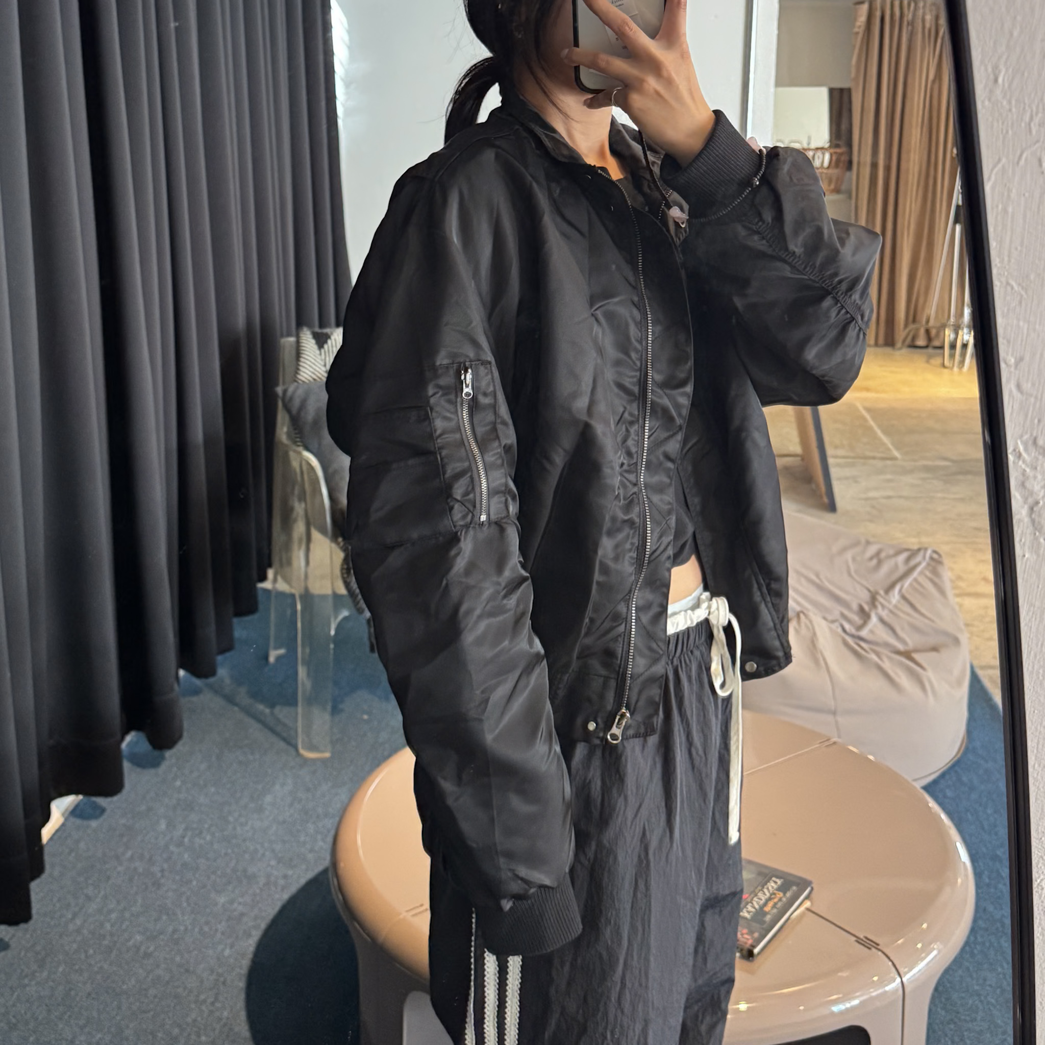 O01漂亮光澤的多細節設計高級拉鏈外(黑)