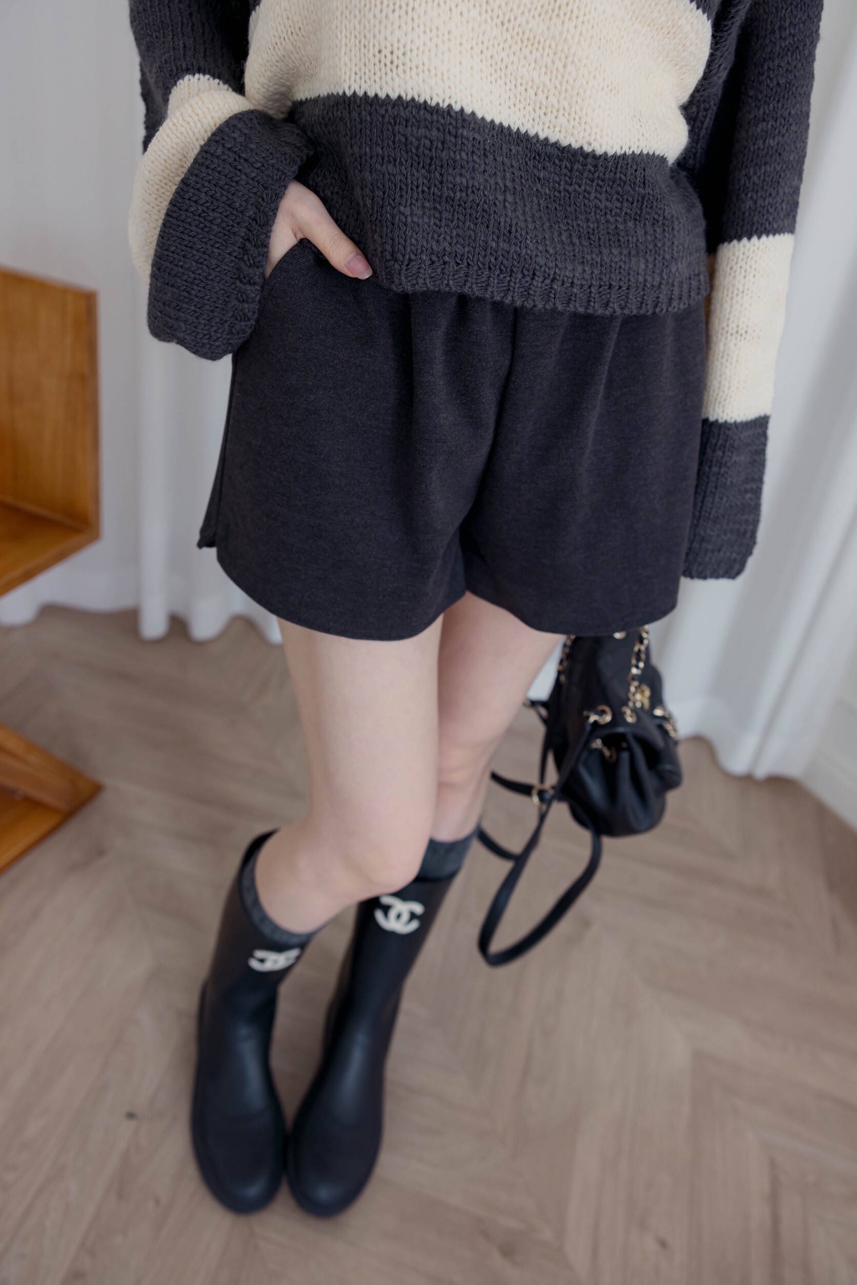 （現貨）#Z17 秋冬要有的開衩短褲(深灰/駝/杏)