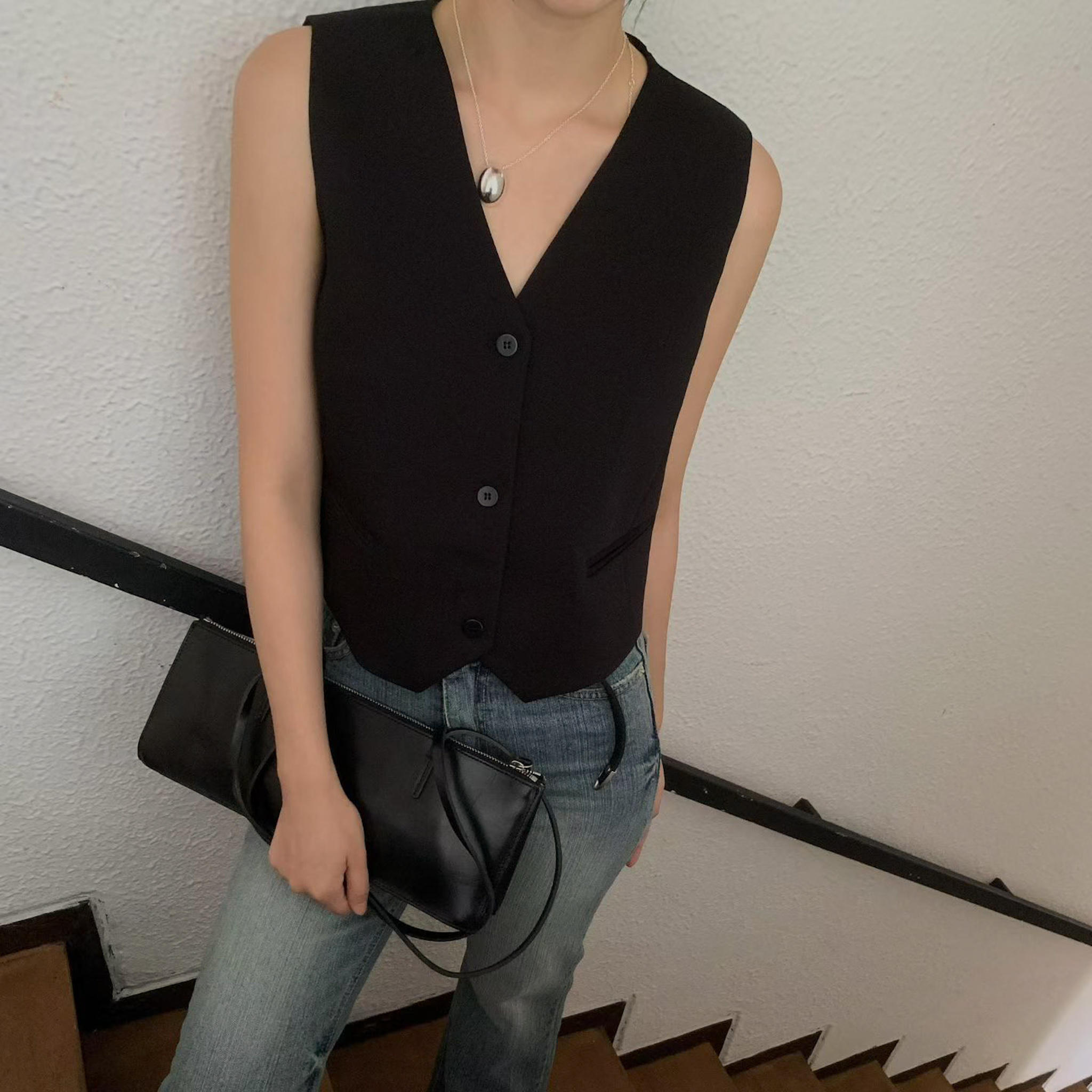 O05漂亮上班女孩的簡約俐落西料背心