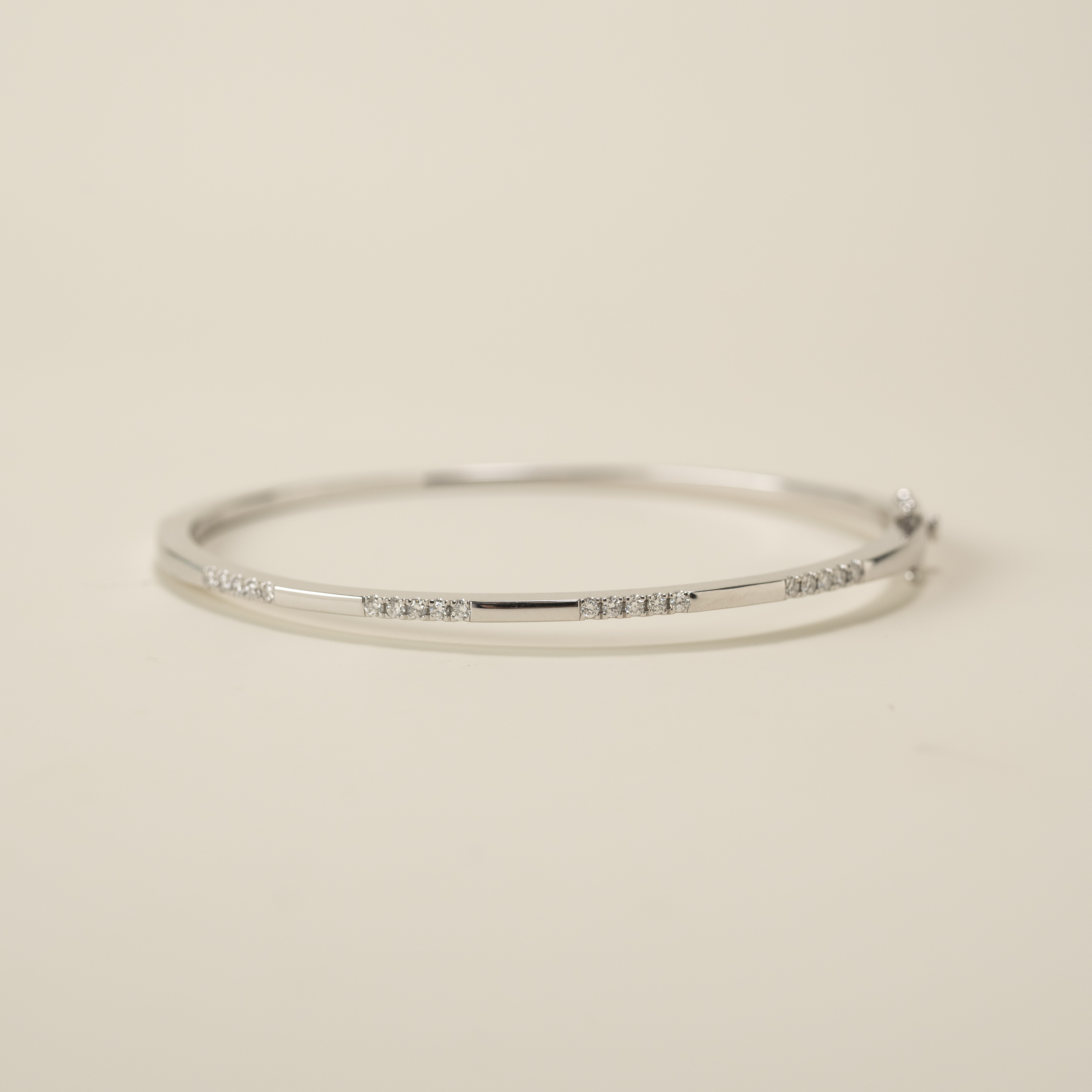 18K Elizabeth Diamond Bangle