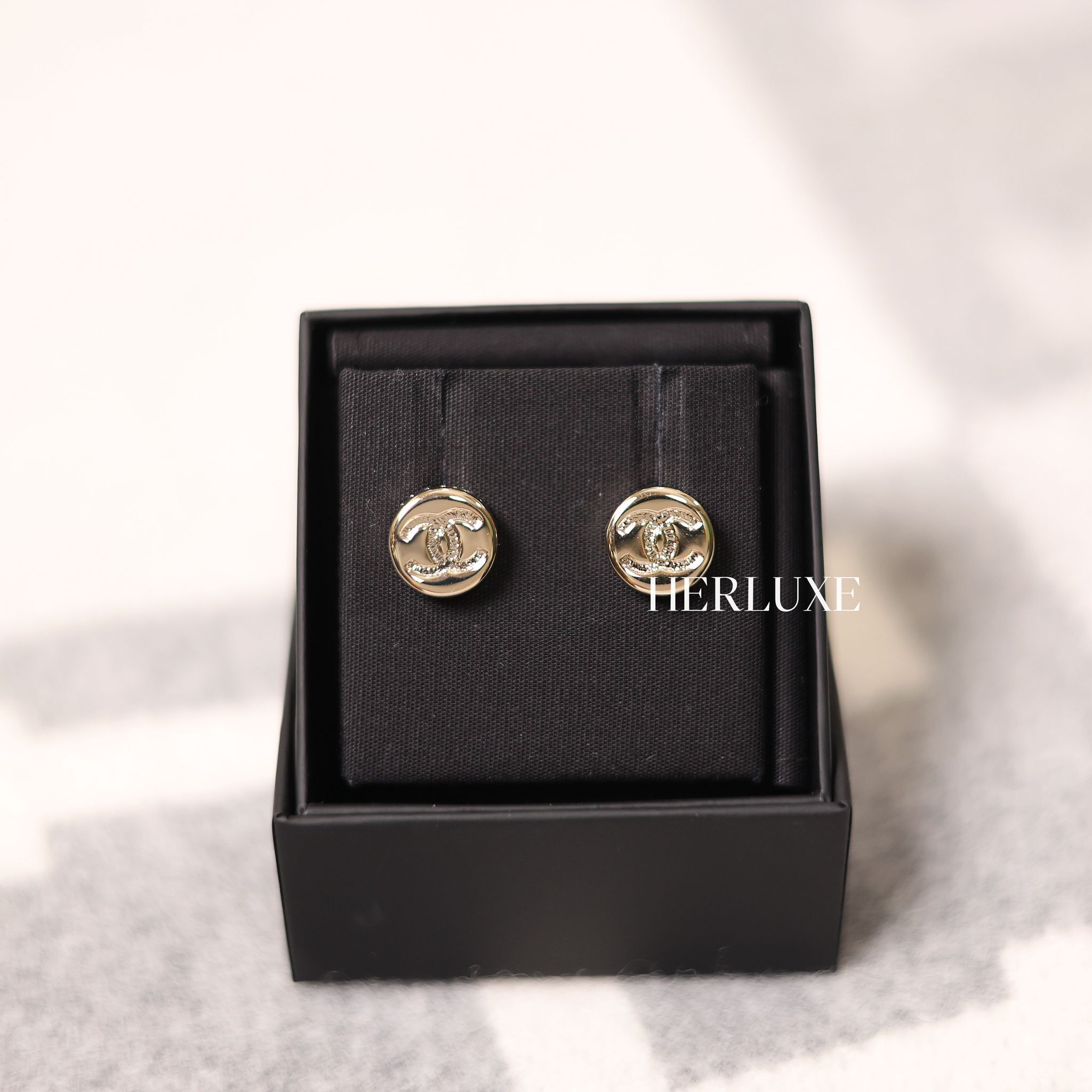 Chanel 25c 淡金耳環