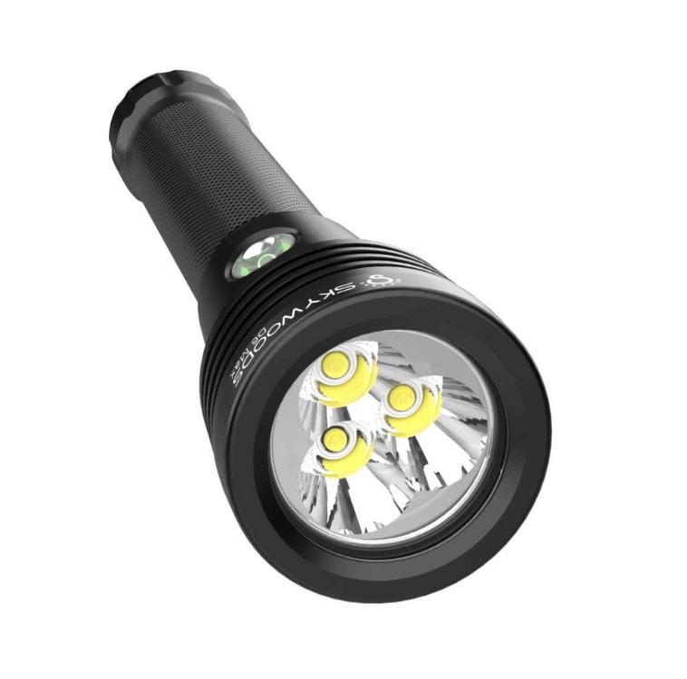 ▲Skywoods  D6 MAX 5200 流明 潛水手電筒