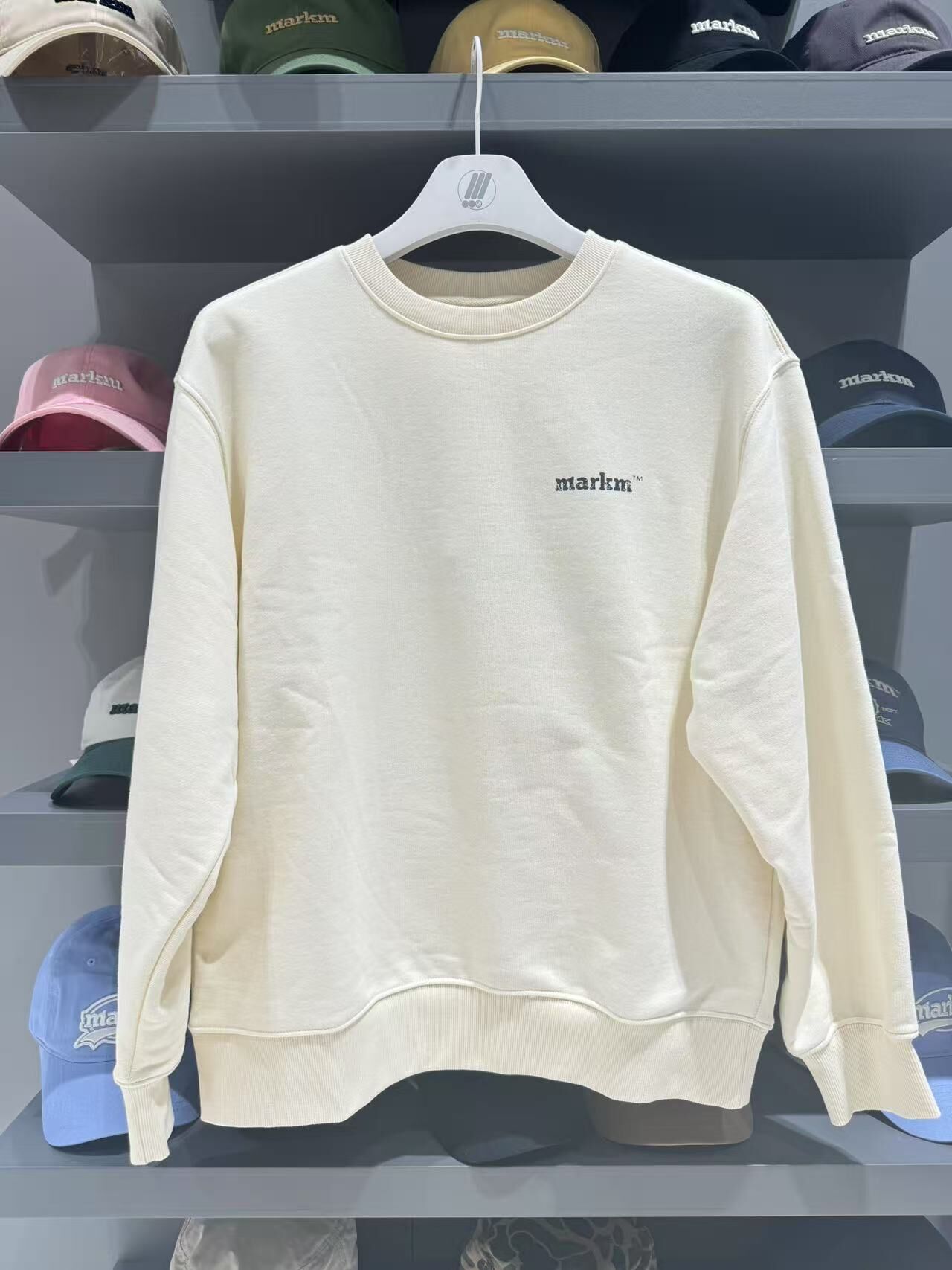 【預購】AKR101401 MARKM 小LOGO款圓領長袖上衣