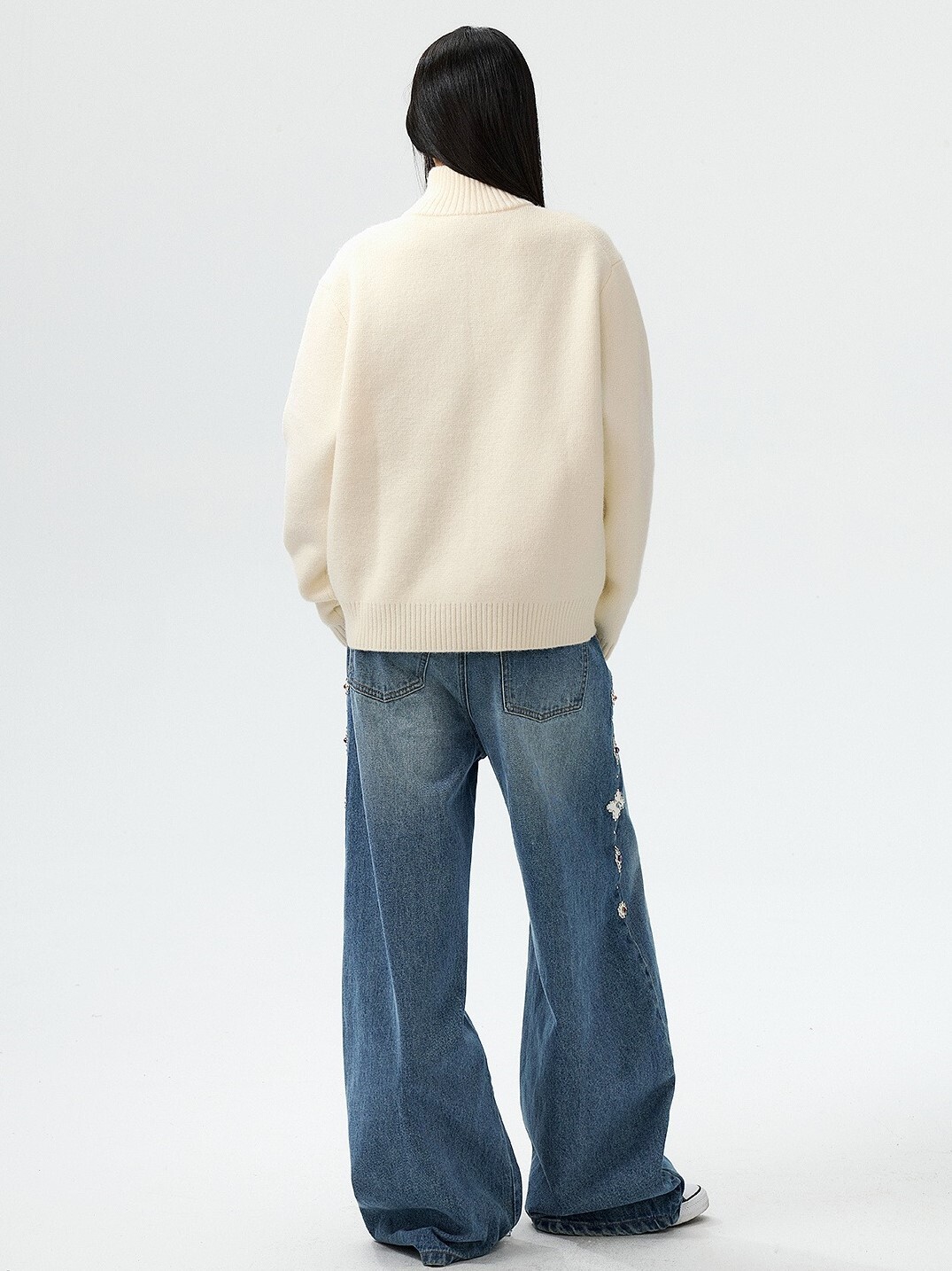 MEDM 黑白玫瑰刺繡 半拉鍊 高領針織毛衣