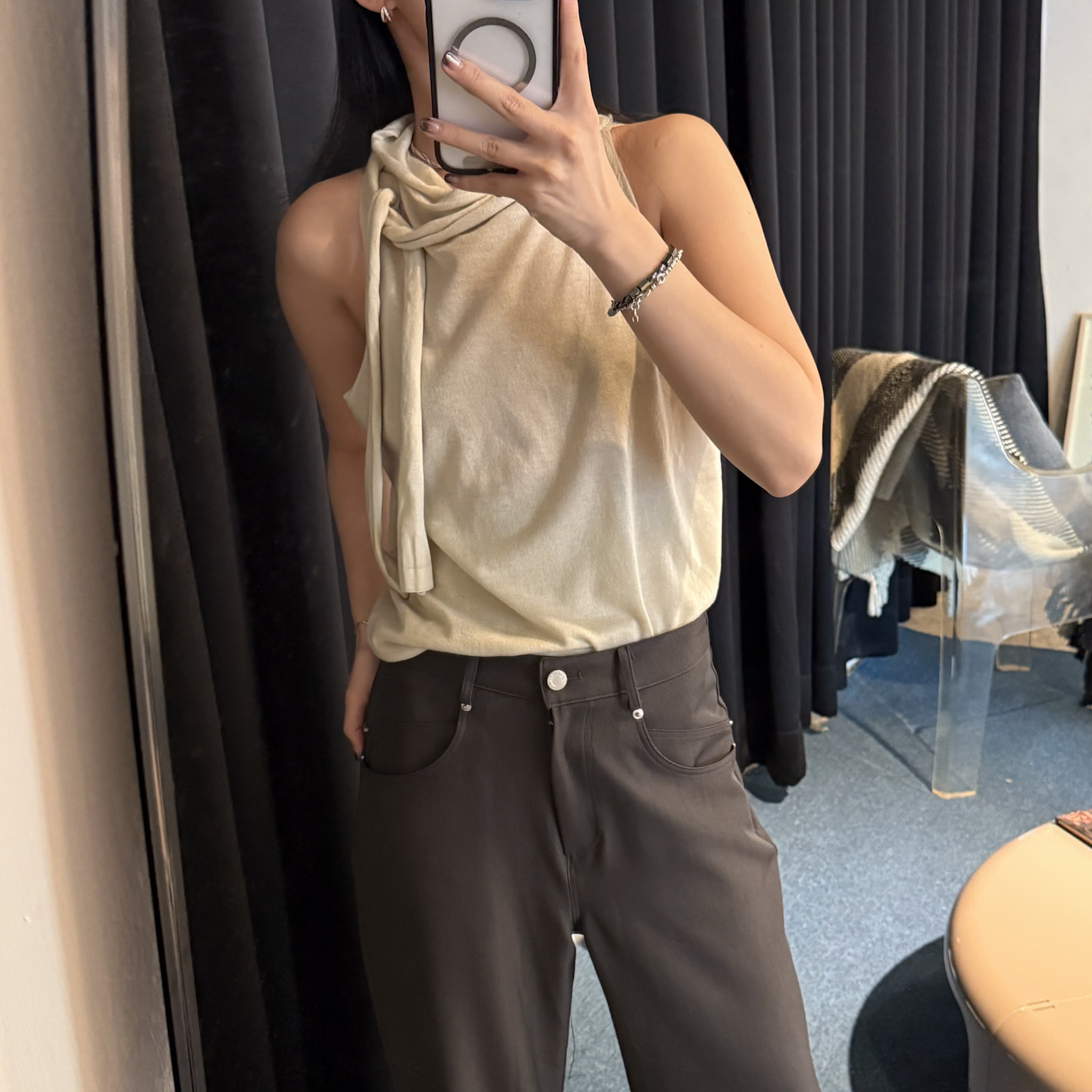 O17鬆領設計綁帶微削肩羊毛背心(米/灰/黑)