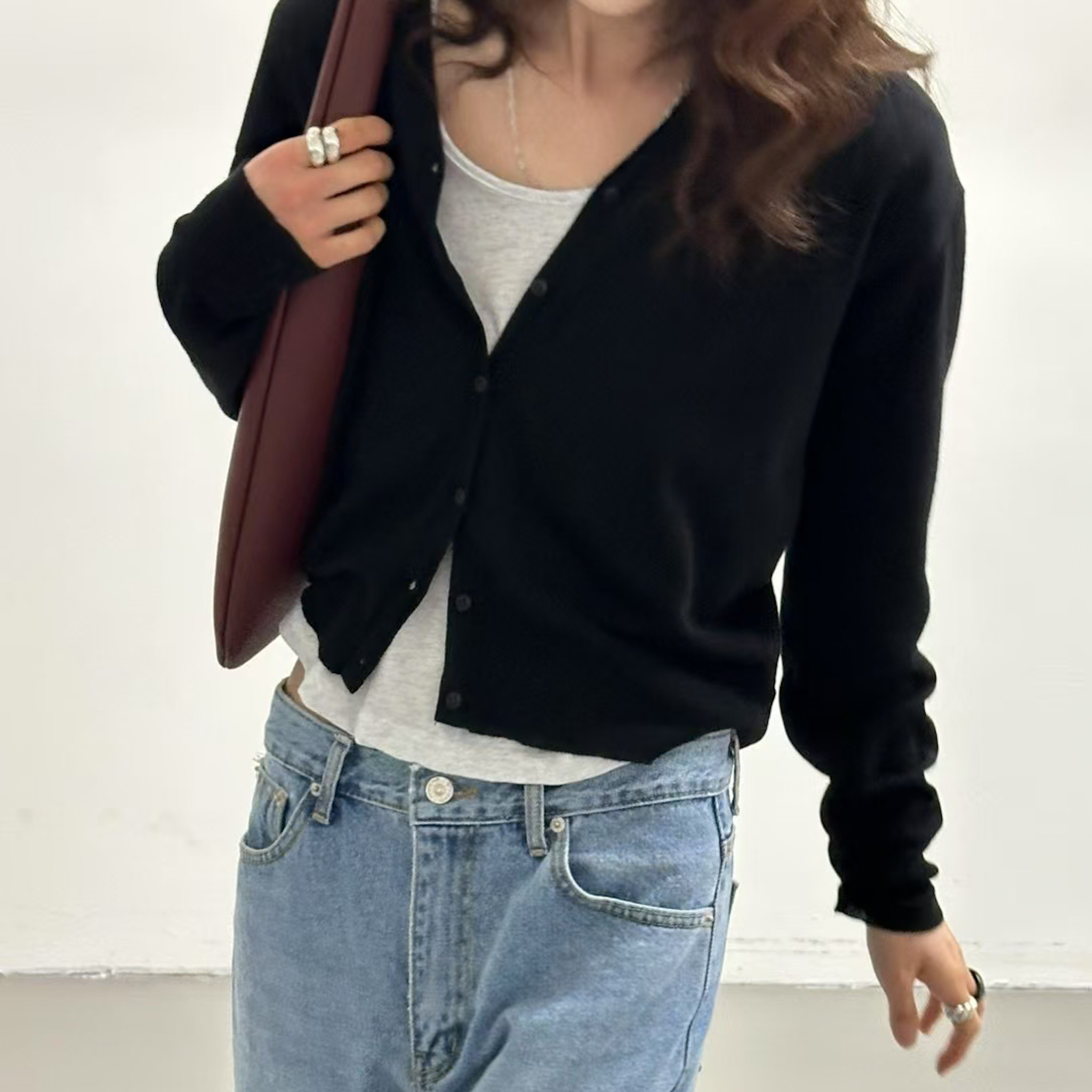 O18親膚薄款V領針織小罩衫(黑)