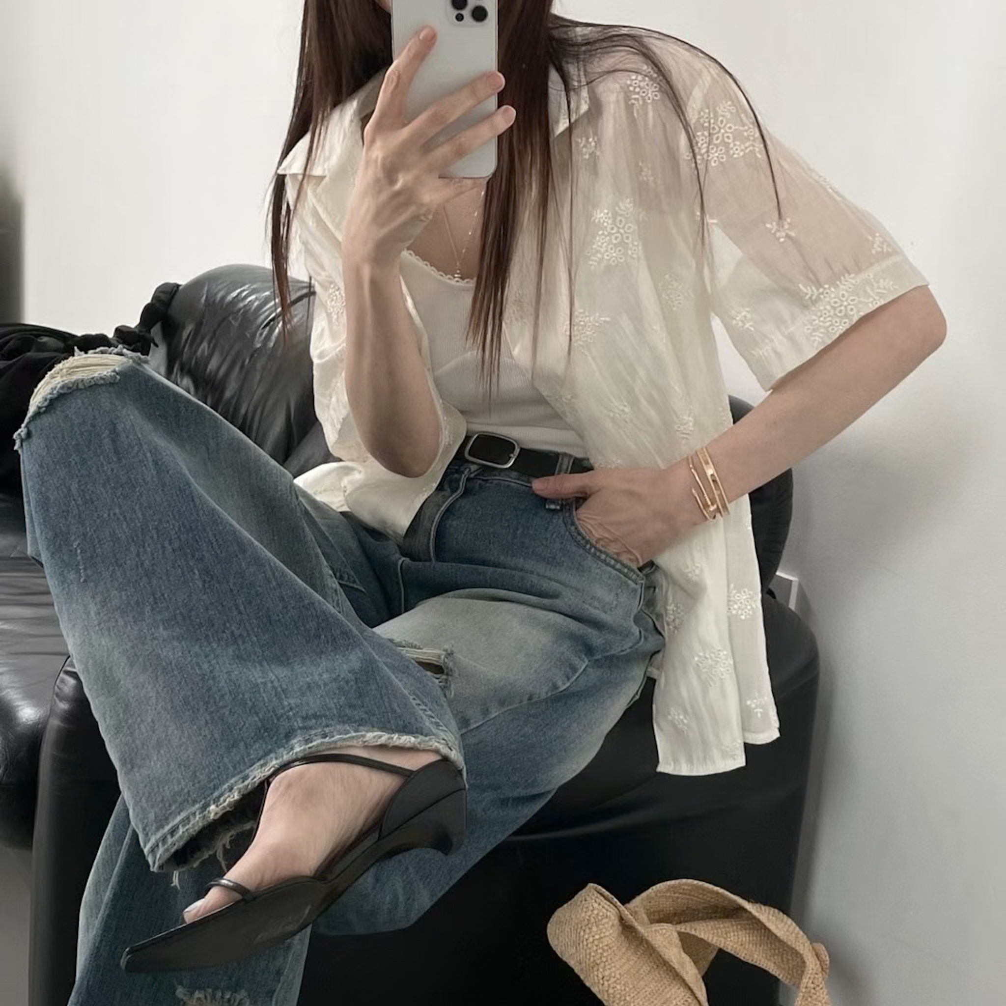 O27微光澤雕花透膚短袖襯