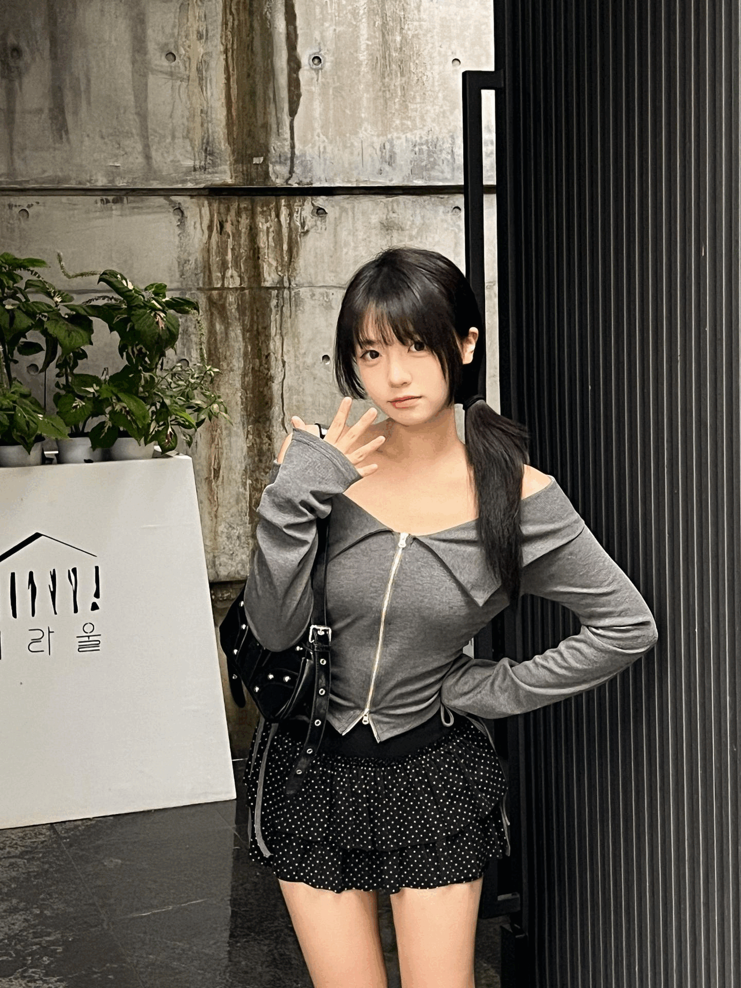 型格拉鍊綁帶翻領一字肩長袖上衣〈🇰🇷DAY 1〉