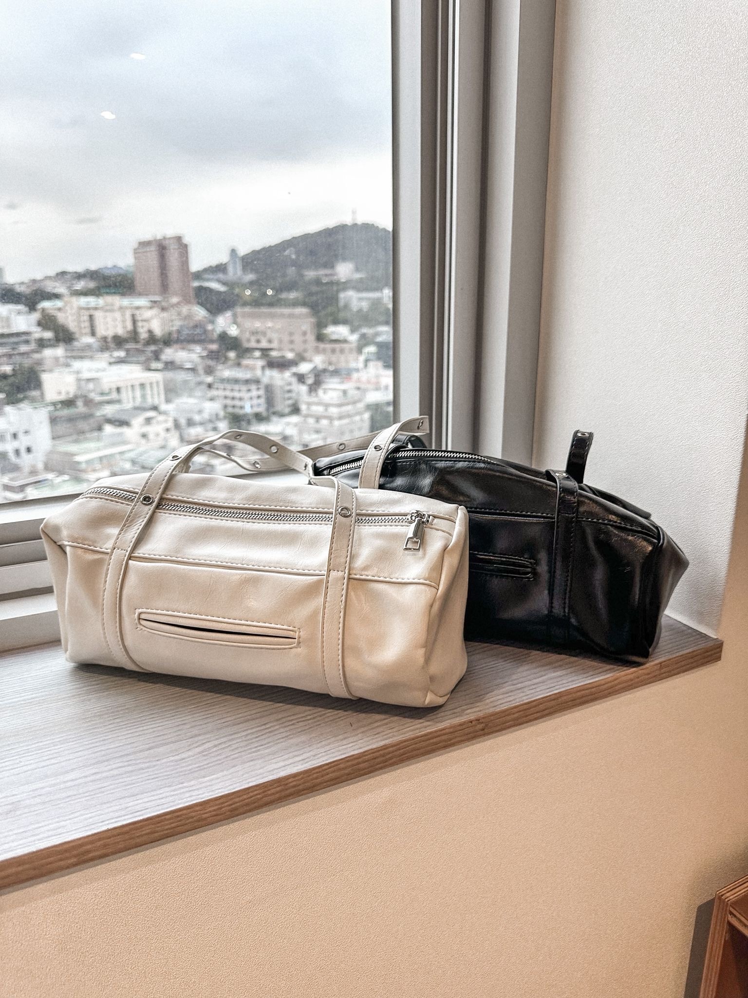 圓柱洞洞肩帶單肩包〈🇰🇷DAY 1〉