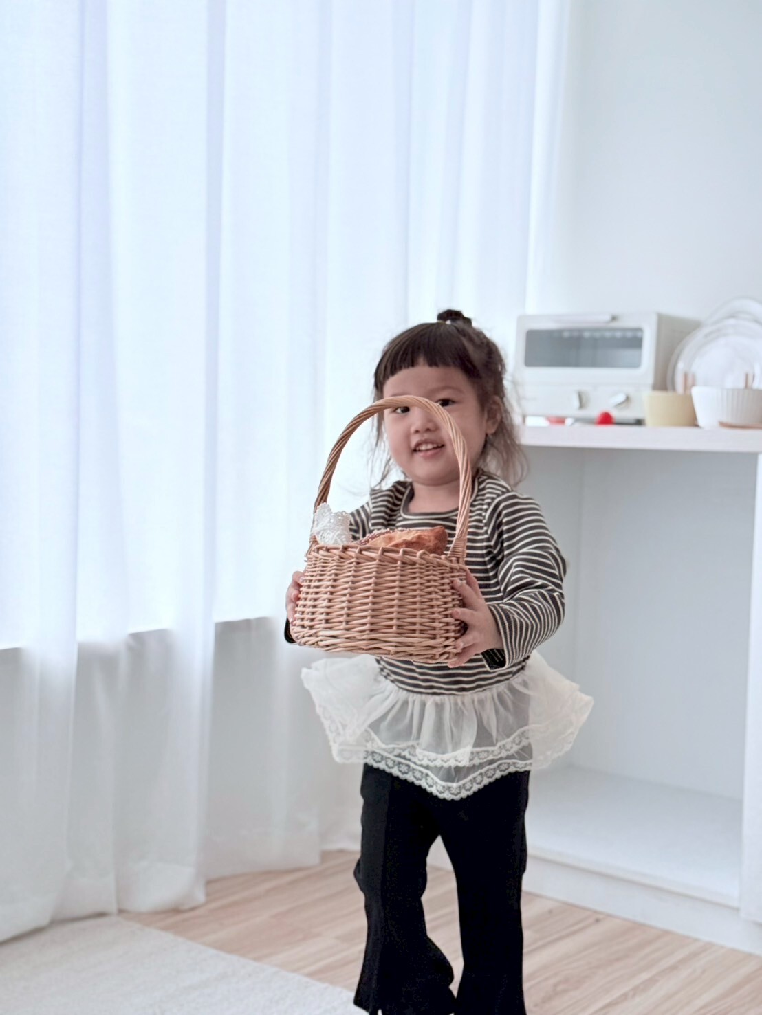 蕾絲拼條紋上衣