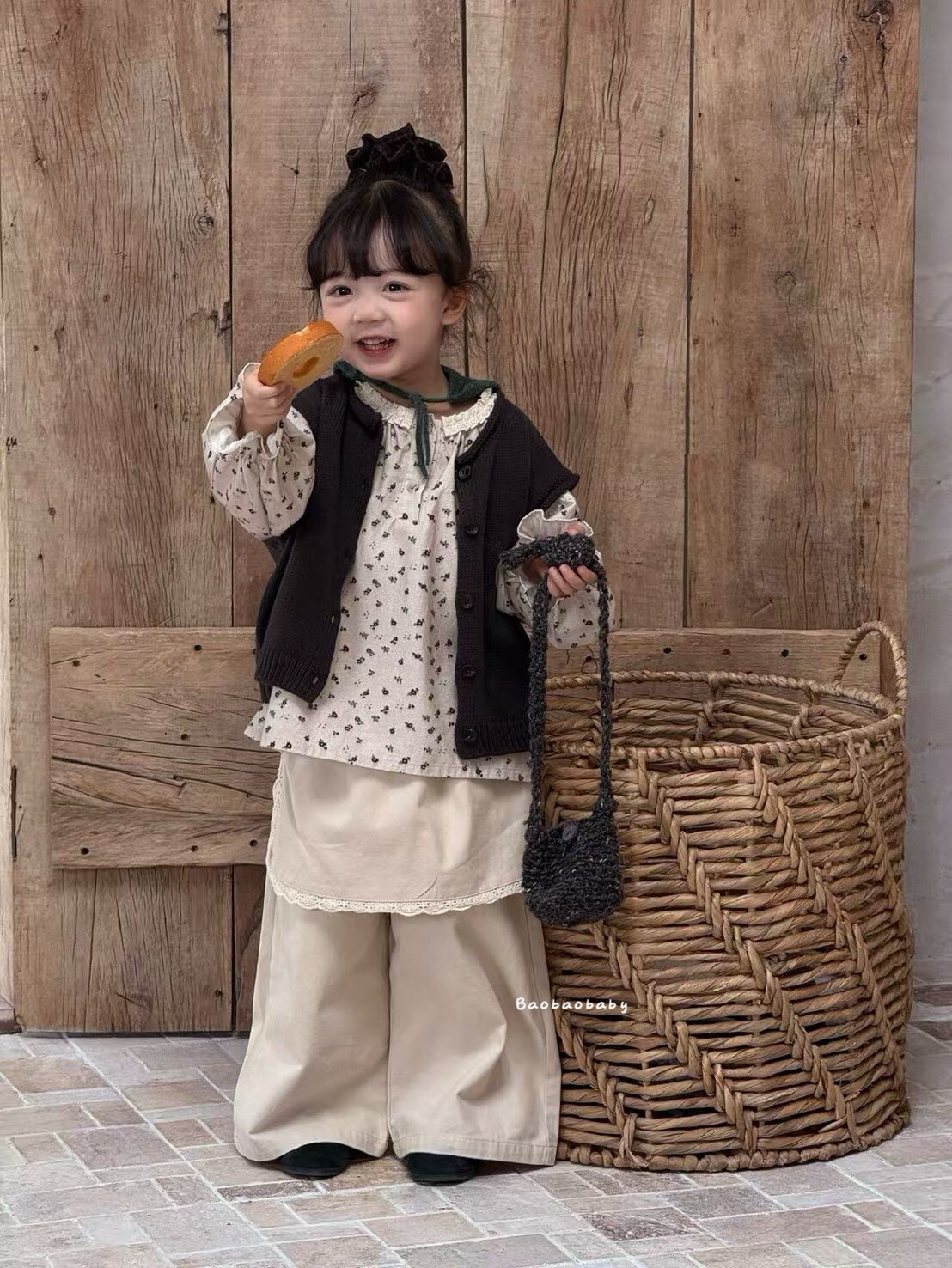 深灰捲邊毛衣背心