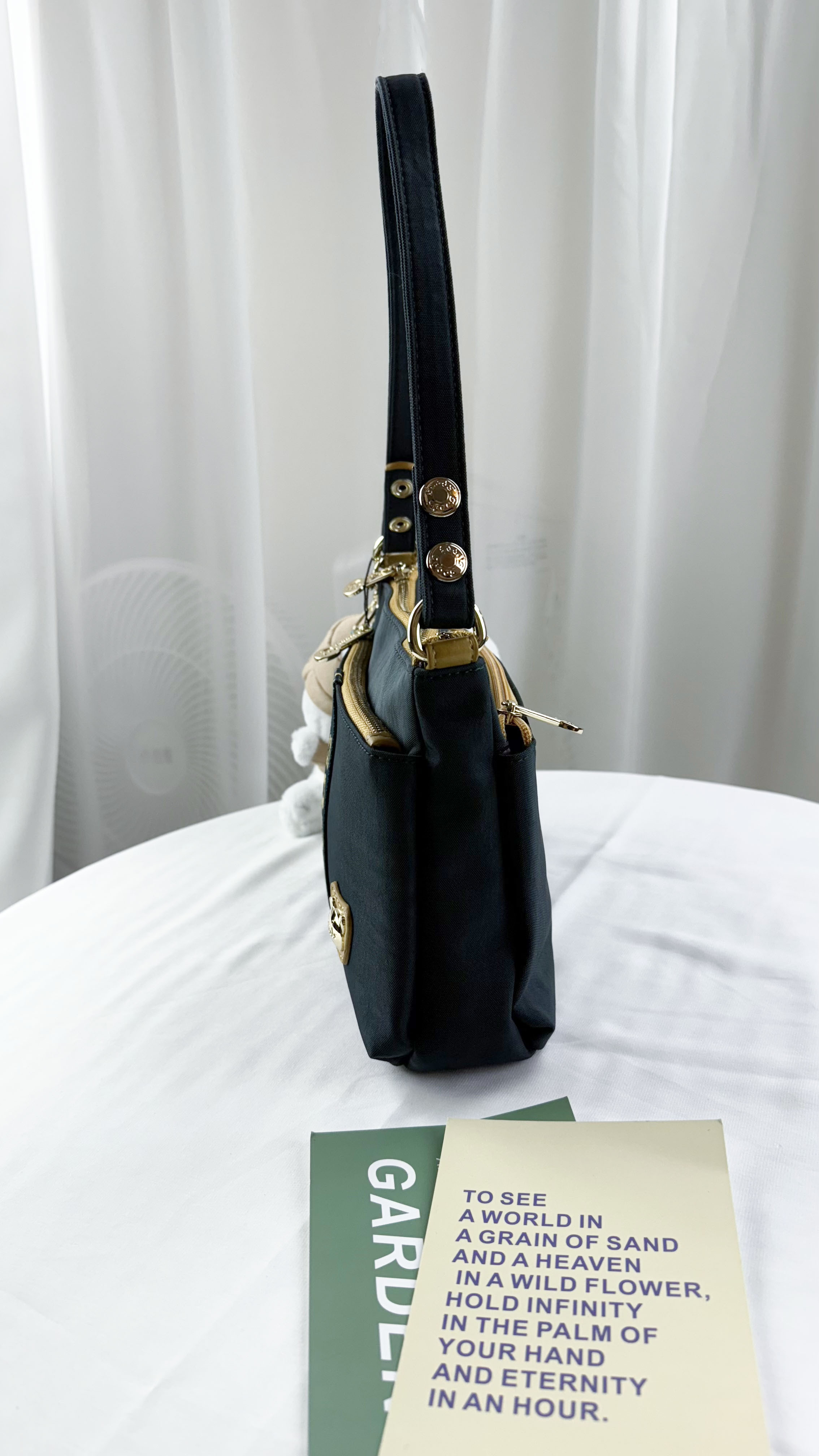 GOODS 織帶海軍藍配黃防潑水肩背包 / 側背包 附兔兔吊飾 #2563