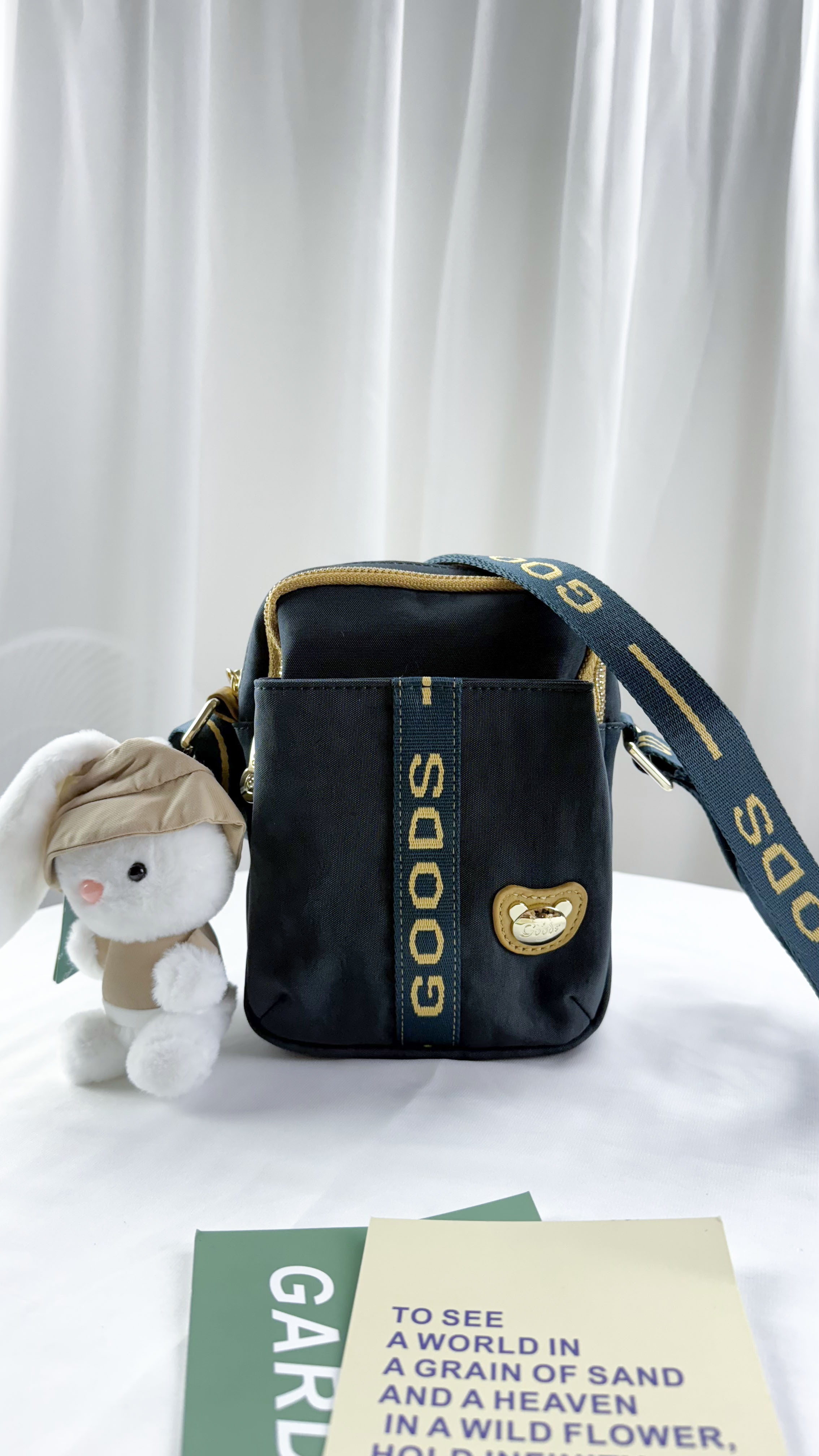 GOODS 織帶海軍藍配黃防潑水防潑水側背包 附兔兔吊飾 #2499