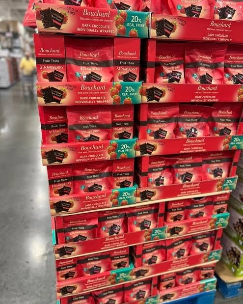【預購】Bouchard  H101424 士多啤梨黑朱古力薄片21.2oz
