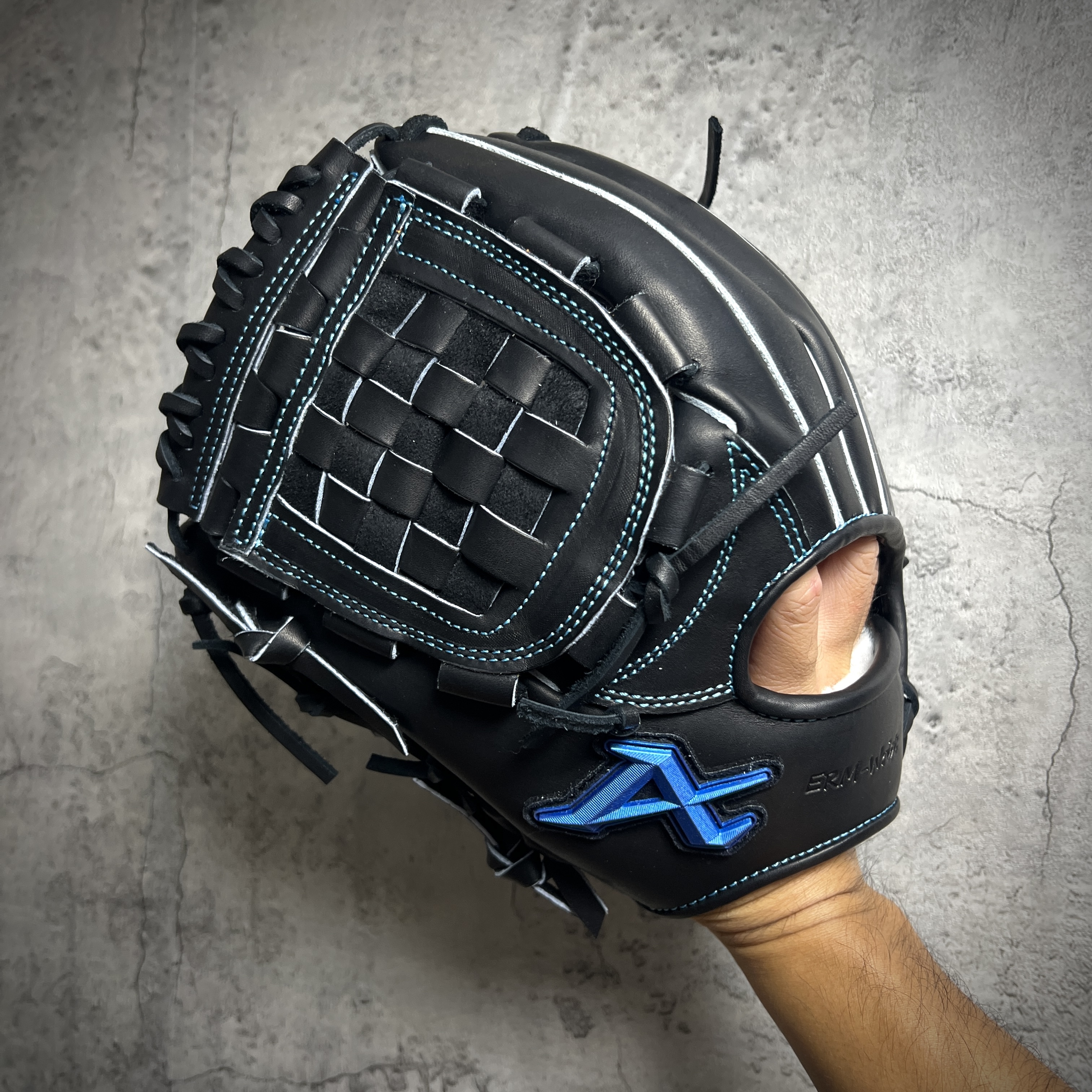 ATOMS NEO Global Line 北海道和牛 硬式 大內野 投手兼用  AGL-NE105 左投