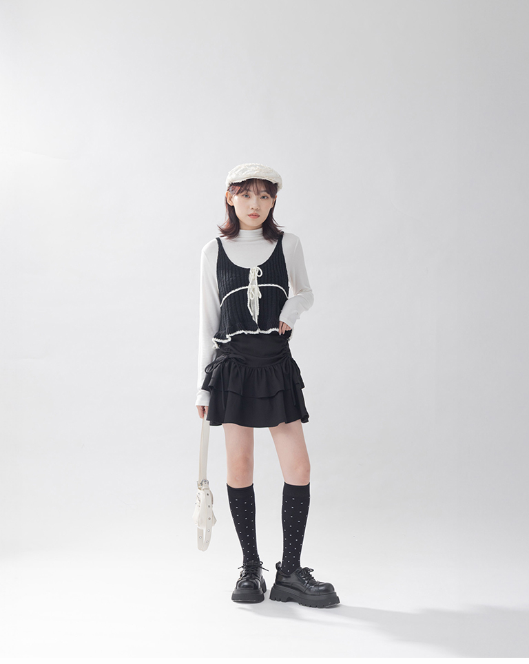 Color matching polka dot design mid-calf socks, sold in two colors【07110600】in stock+pre-order