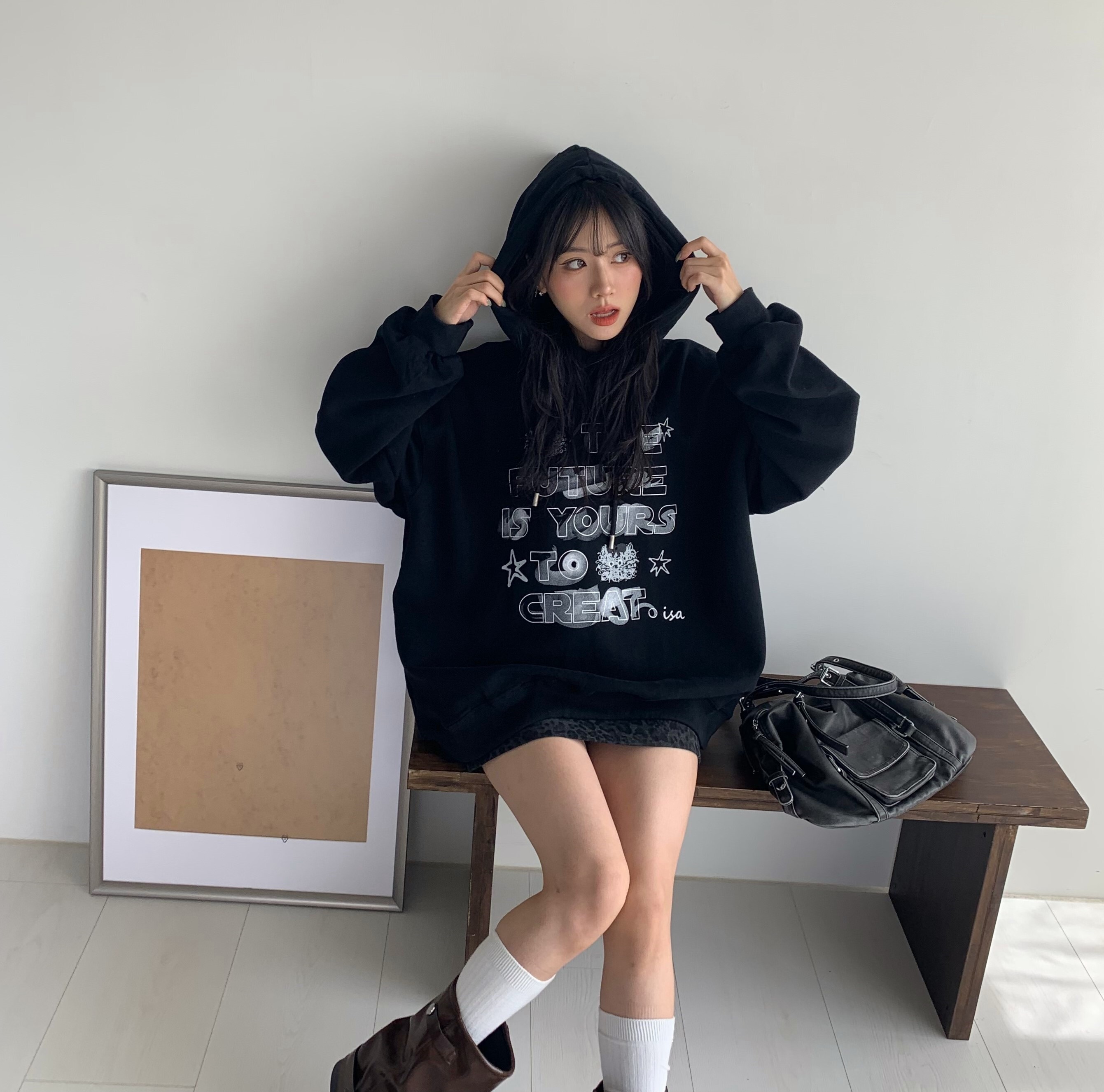 ISA_【ISA MADE】炸毛捲捲貓! 字母潑墨帽TEE_51008