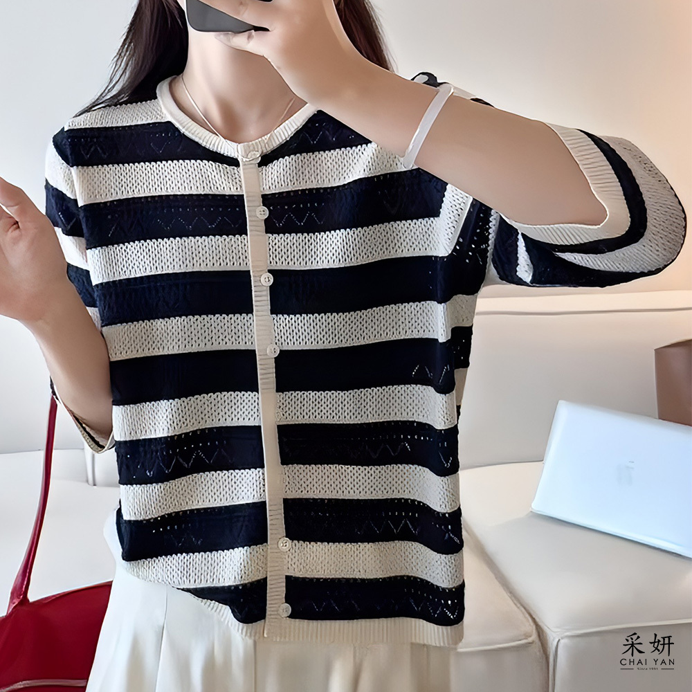 幾何鏤空假排扣針織圓領半袖上衣