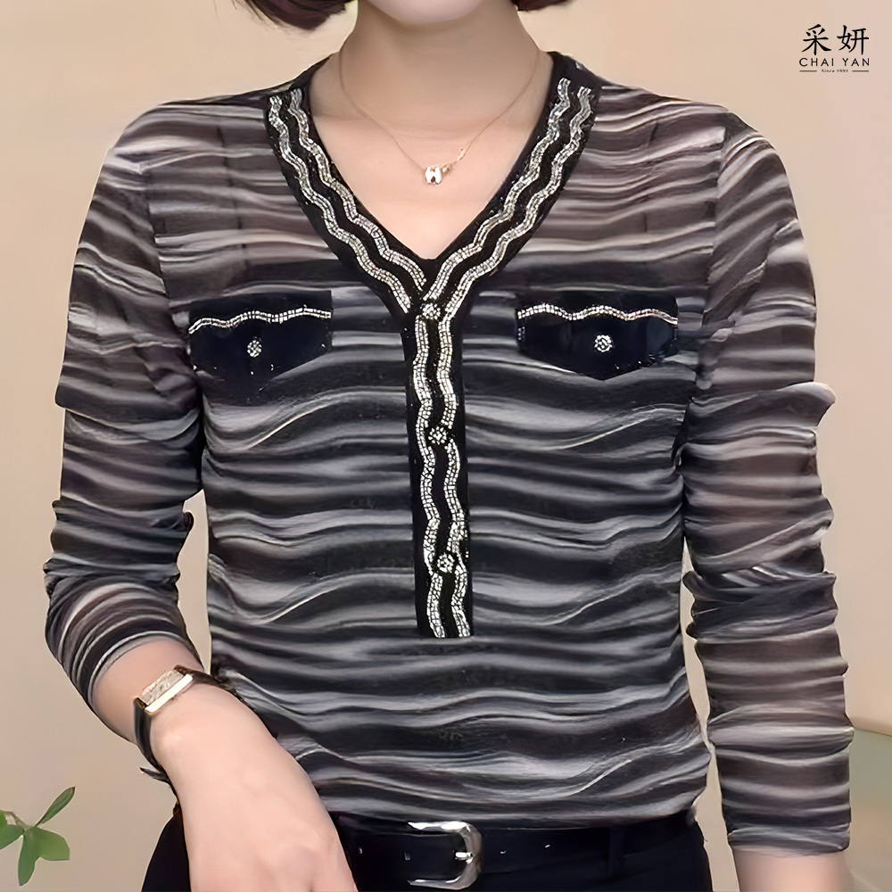 跳色波浪紋水鑽V領長袖上衣