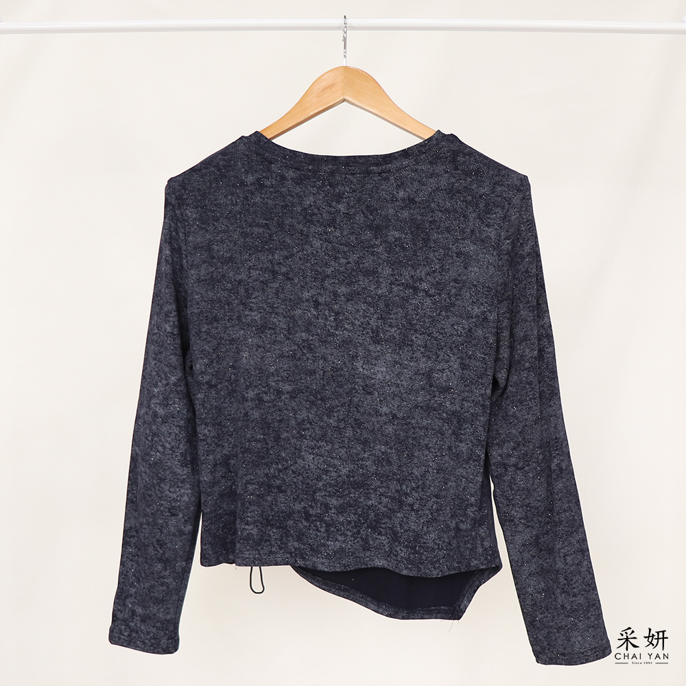 大理石紋小綴飾單側收腰圓領長袖上衣