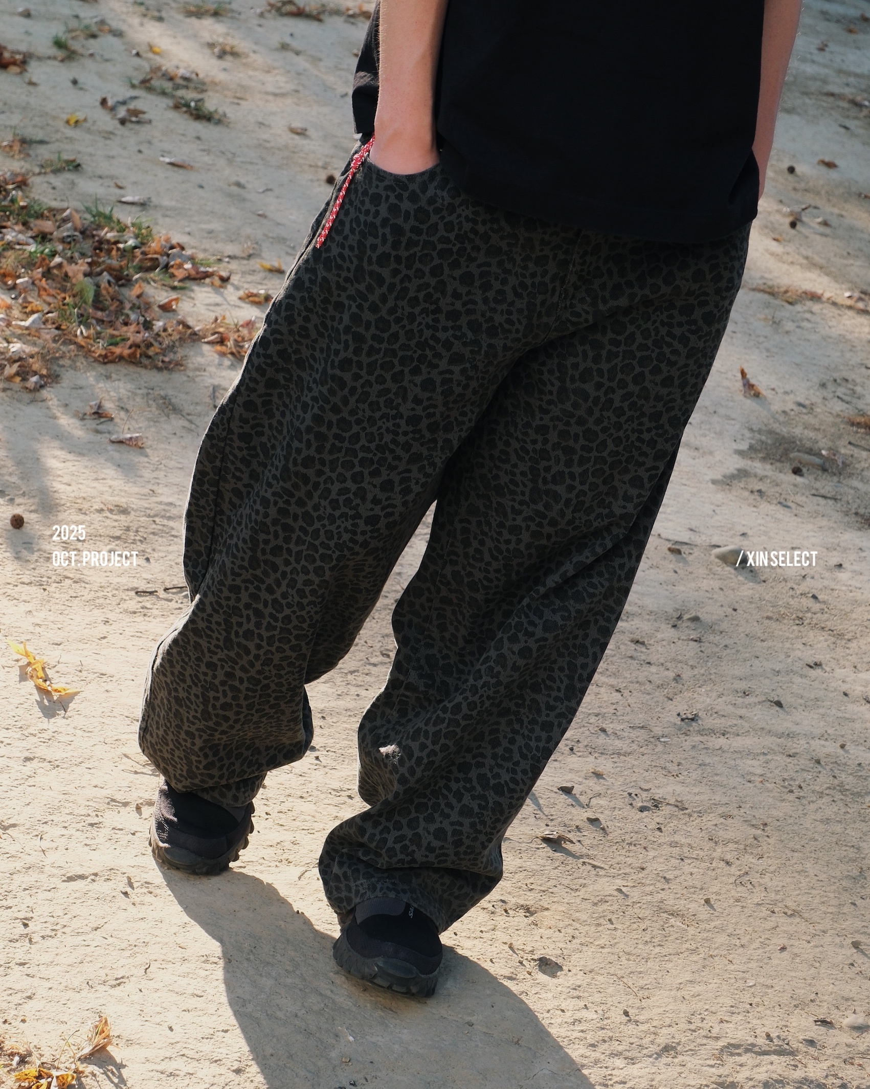 XIN SELECT 豹紋 彎刀 寬鬆 長褲 兩色 95874