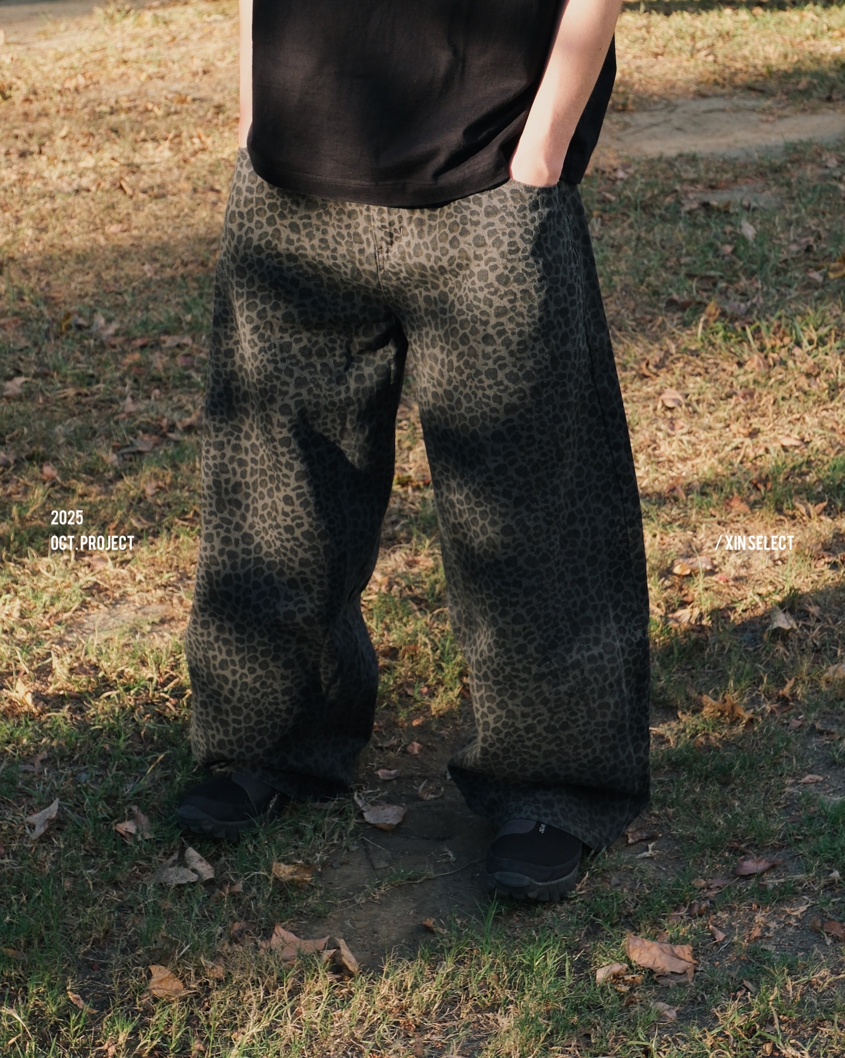 XIN SELECT 豹紋 彎刀 寬鬆 長褲 兩色 95874