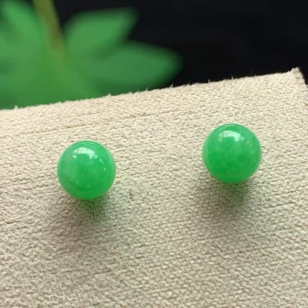 104347 翡翠飄綠圓珠耳釘一對