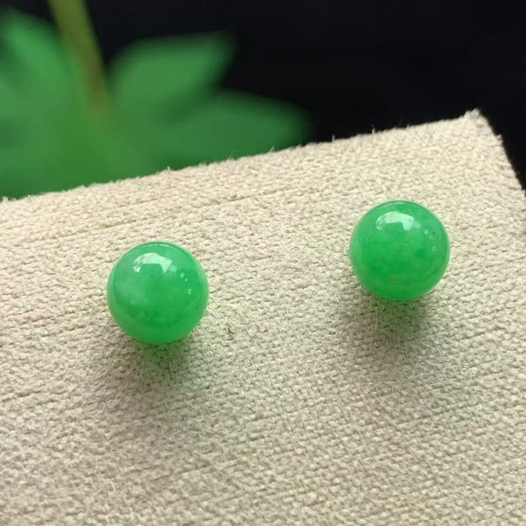 104347 翡翠飄綠圓珠耳釘一對