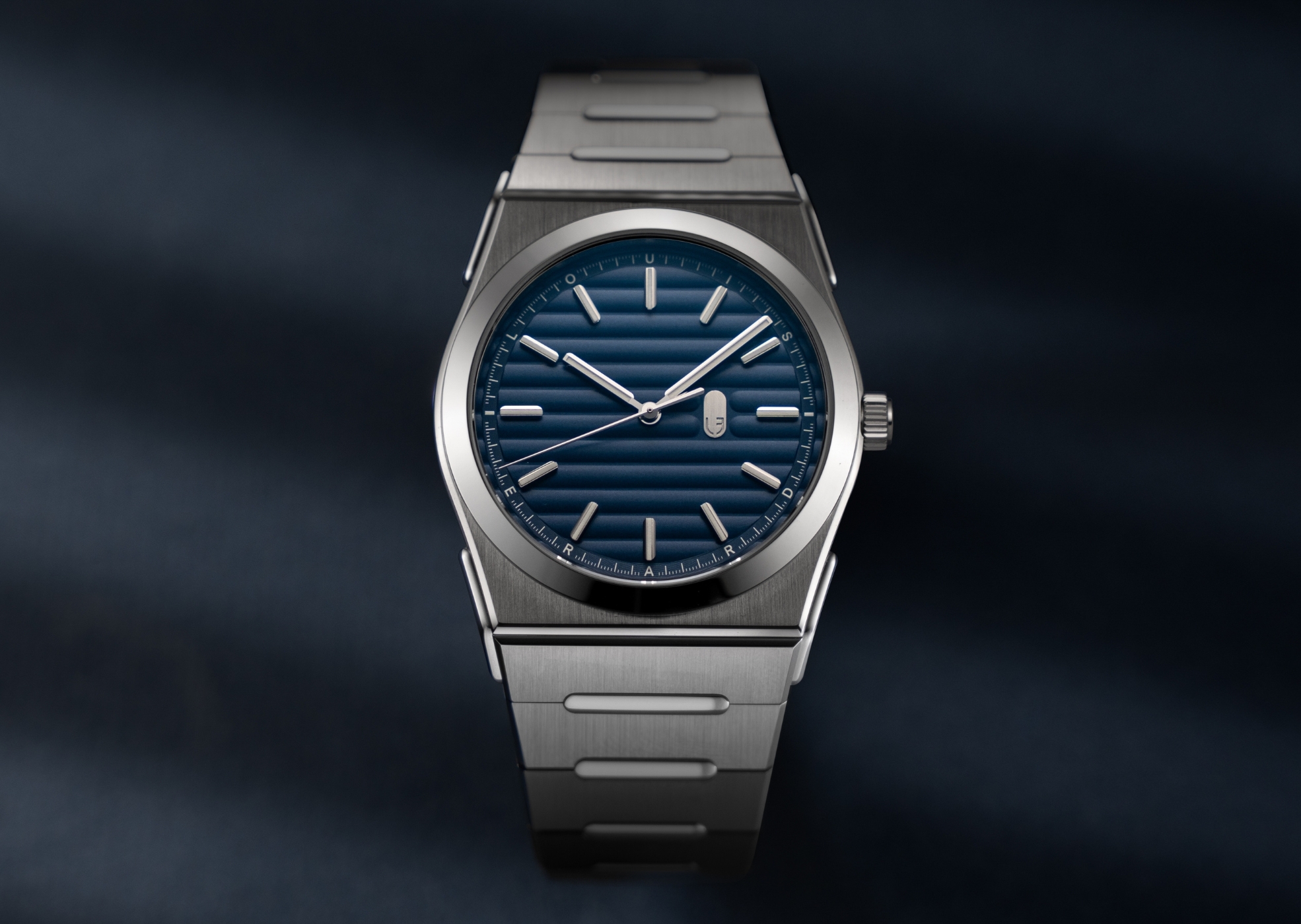 Louis Erard, 2340系列,2340 Blue,深藍面盤,一體式鍊帶腕錶,漸縮式鍊帶,優雅運動風格