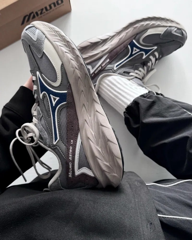 KTQ STORE ‧ MIZUNO  Astro LS 機能 緩震 反光 復古 增高 輪胎底 灰藍 D1GH252104