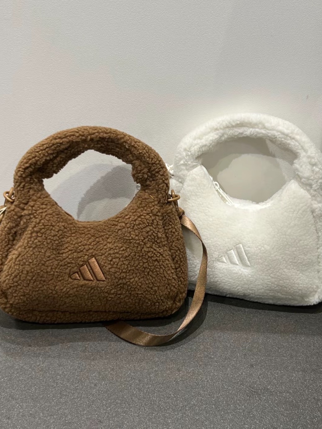ADIDAS 羊羔毛 小包