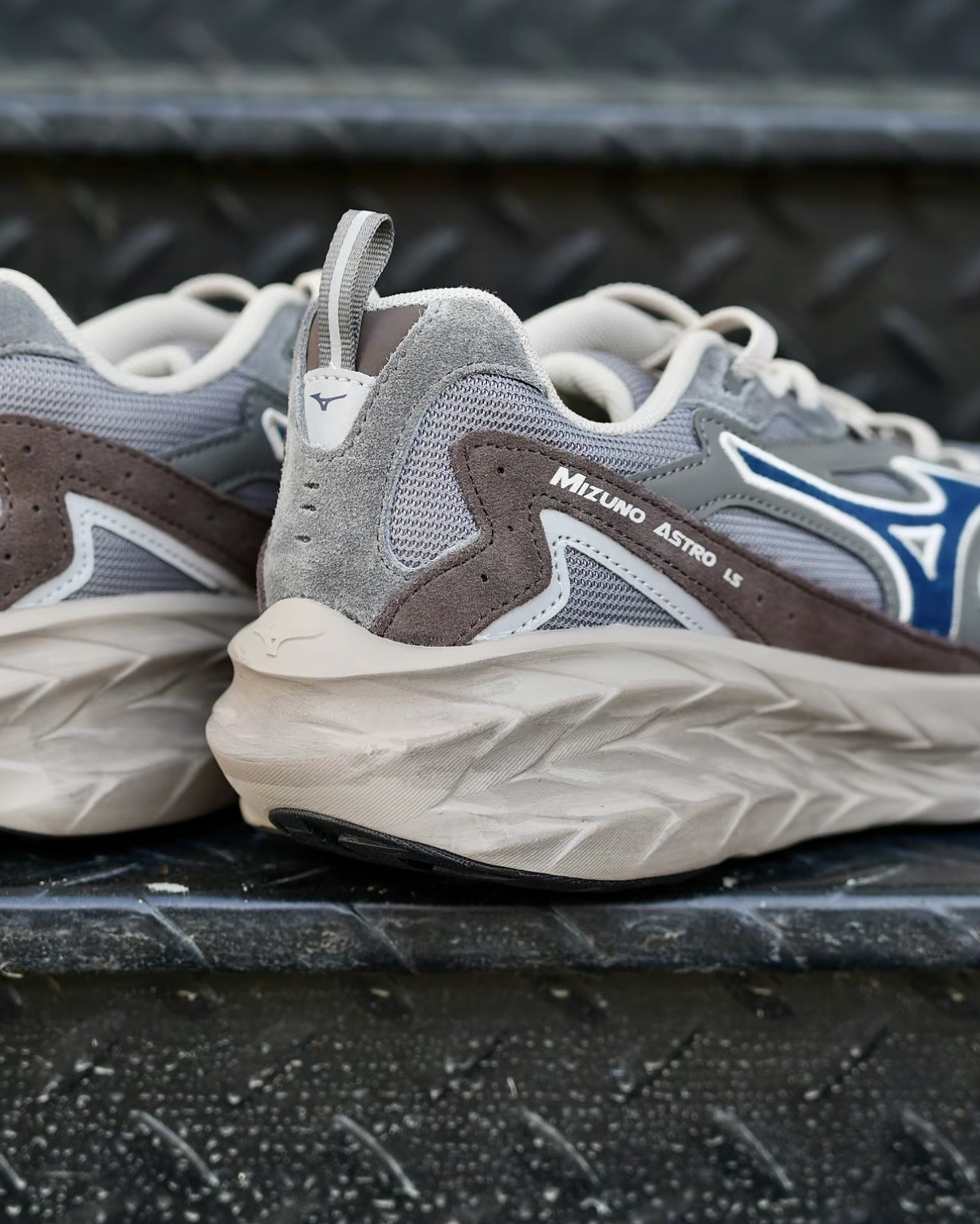 #代購 MIZUNO ASTRO LS 復古 厚底 慢跑鞋 D1GH252104 咖啡灰