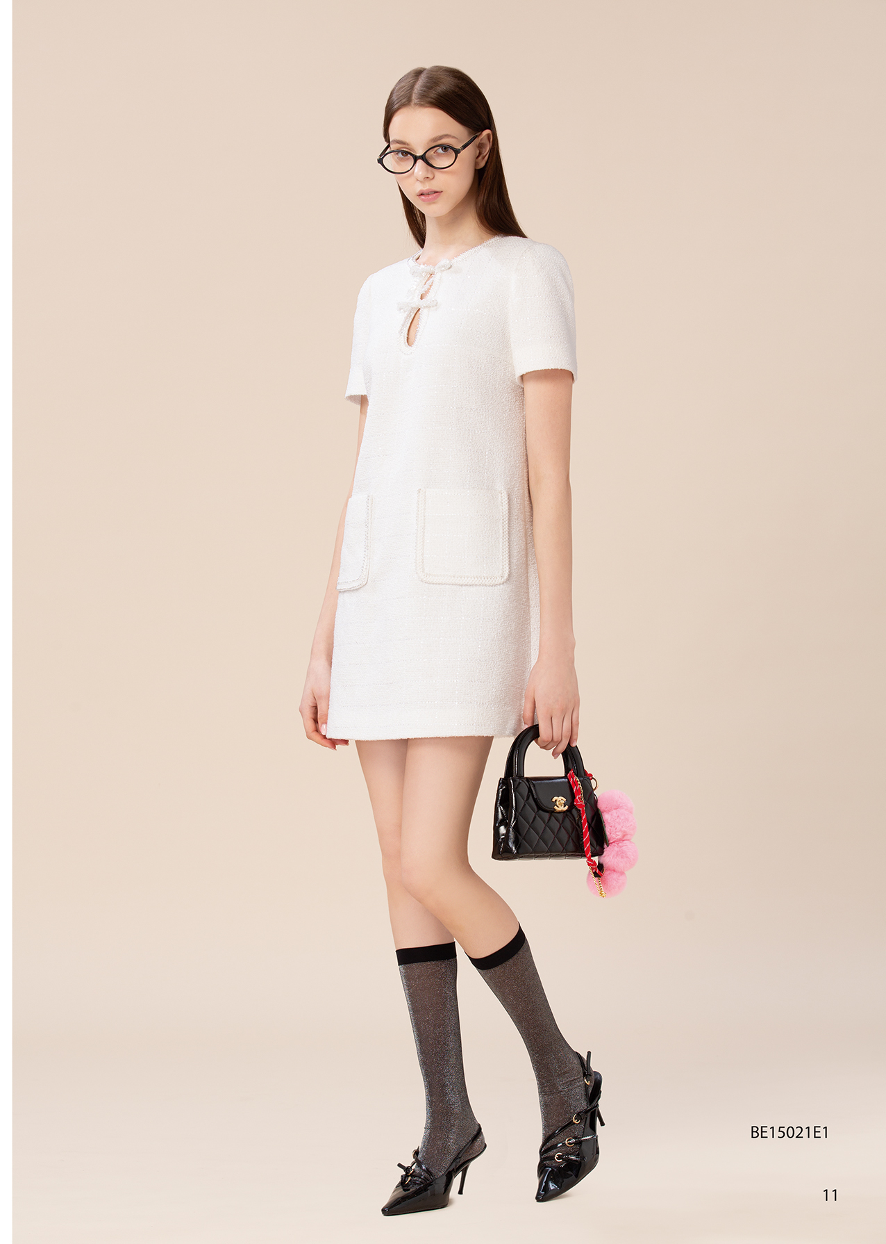 BE15021E1 藝術家之旅珍珠鑽飾領口小香洋裝