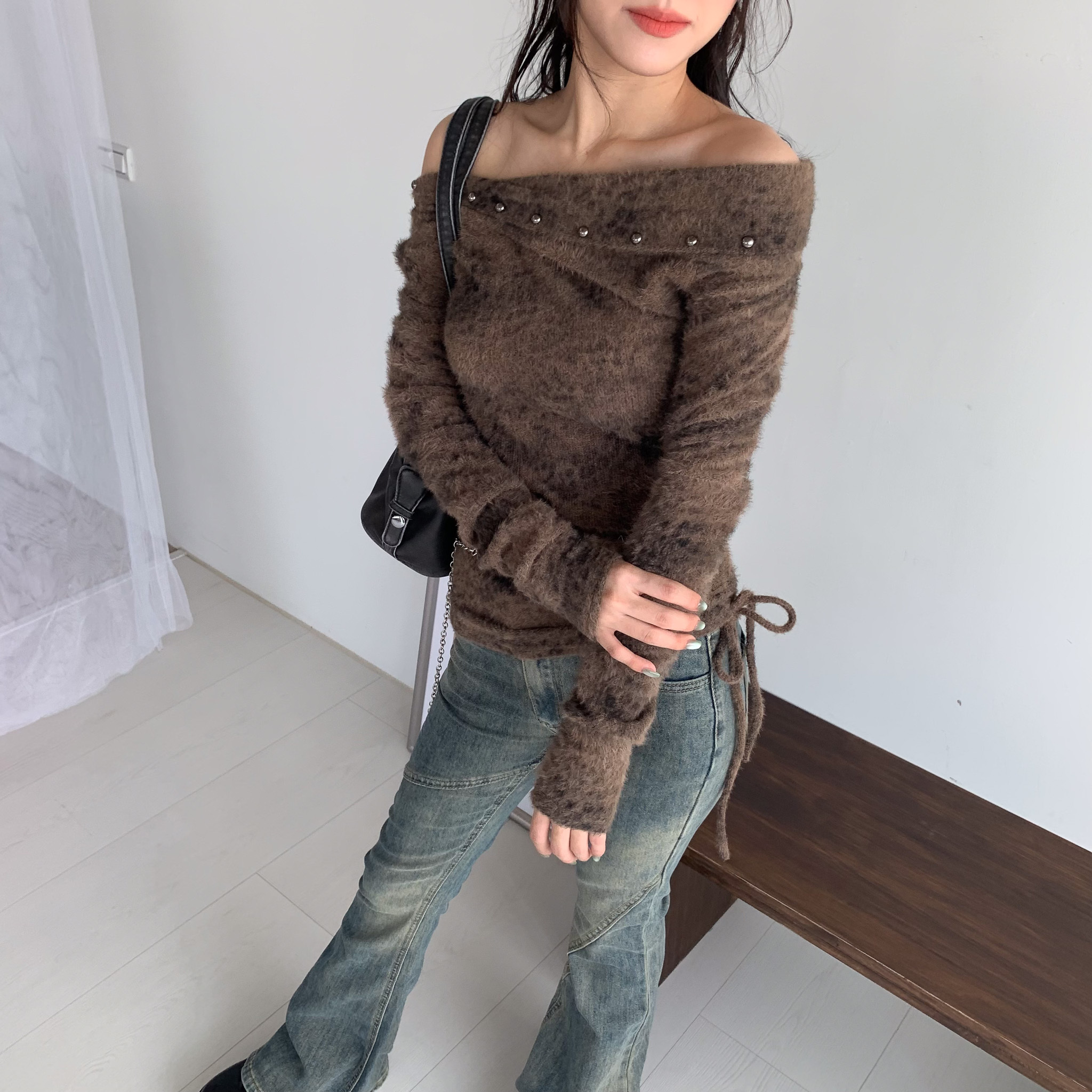 ISA_迷人的危險 暈染mohair鉚釘斜肩側抽皺上衣_51017