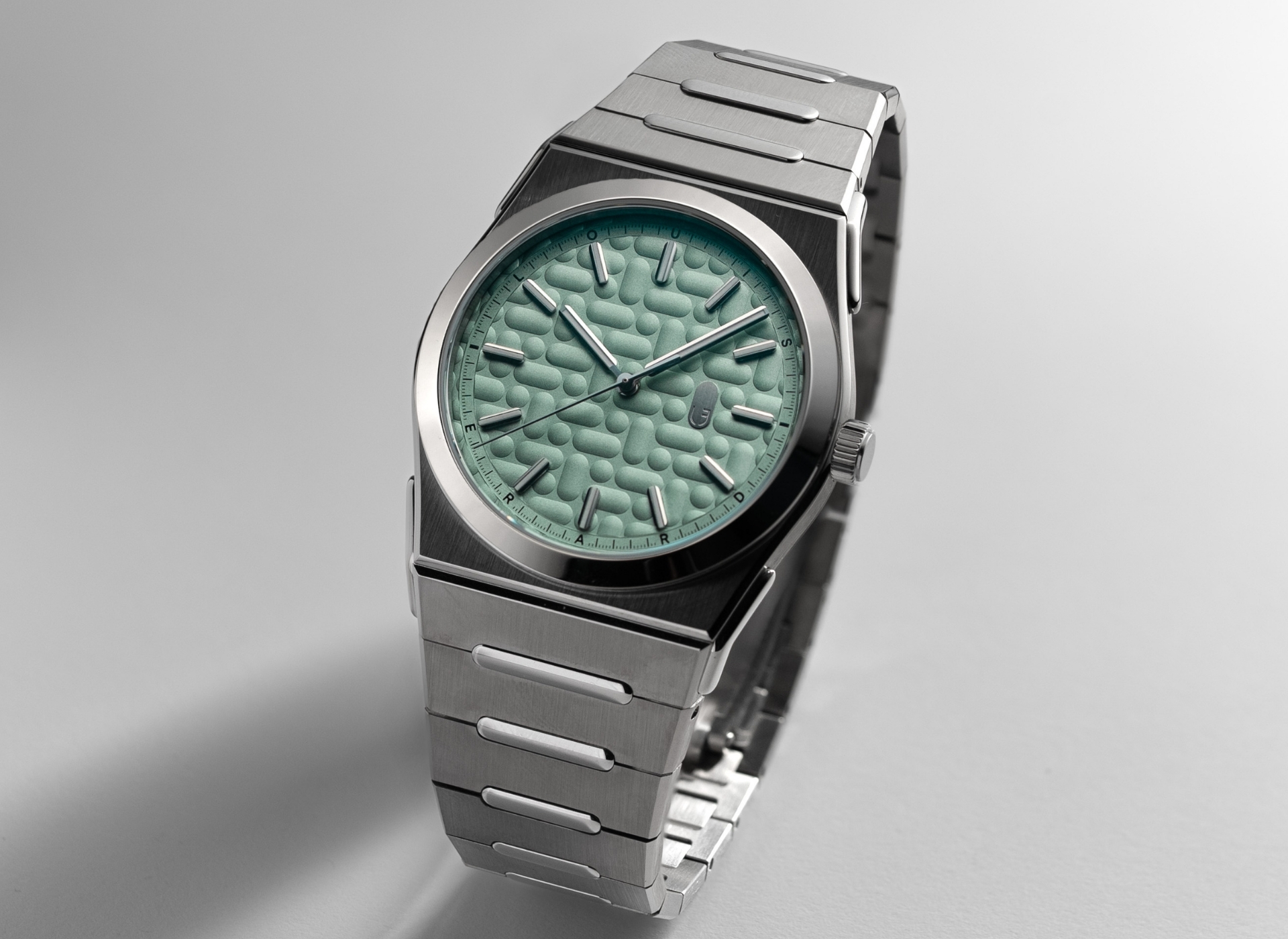 Louis Erard, 2340系列,2340 Mint,薄荷綠面盤,一體式鍊帶腕錶,漸縮式鍊帶,優雅運動風格,膠囊造型壓紋面盤