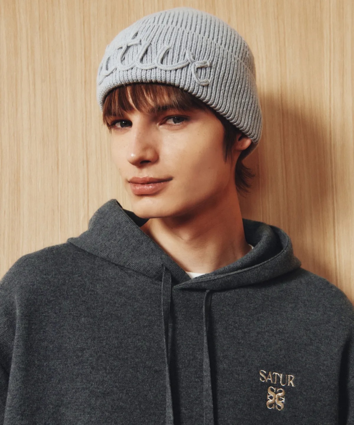 SATUR SATUR FLOWING LOGO BEANIE