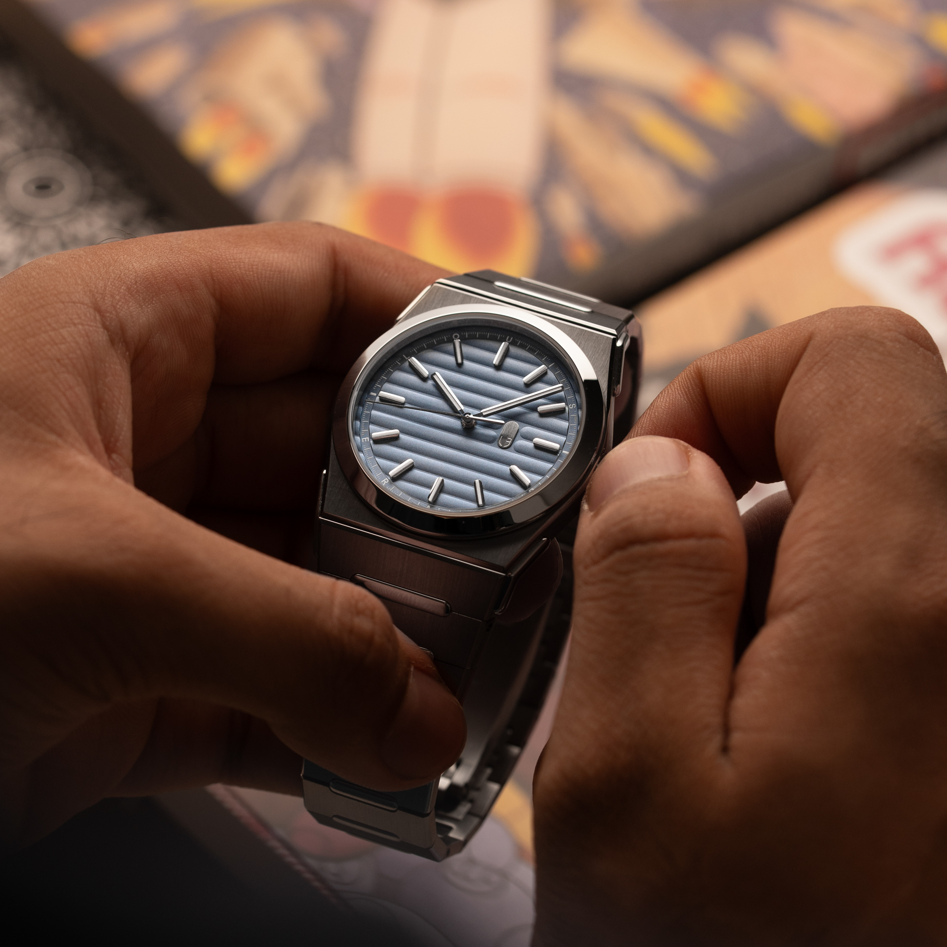 Louis Erard, 2340系列,2340 Salte,岩灰藍面盤,一體式鍊帶腕錶,漸縮式鍊帶,優雅運動風格