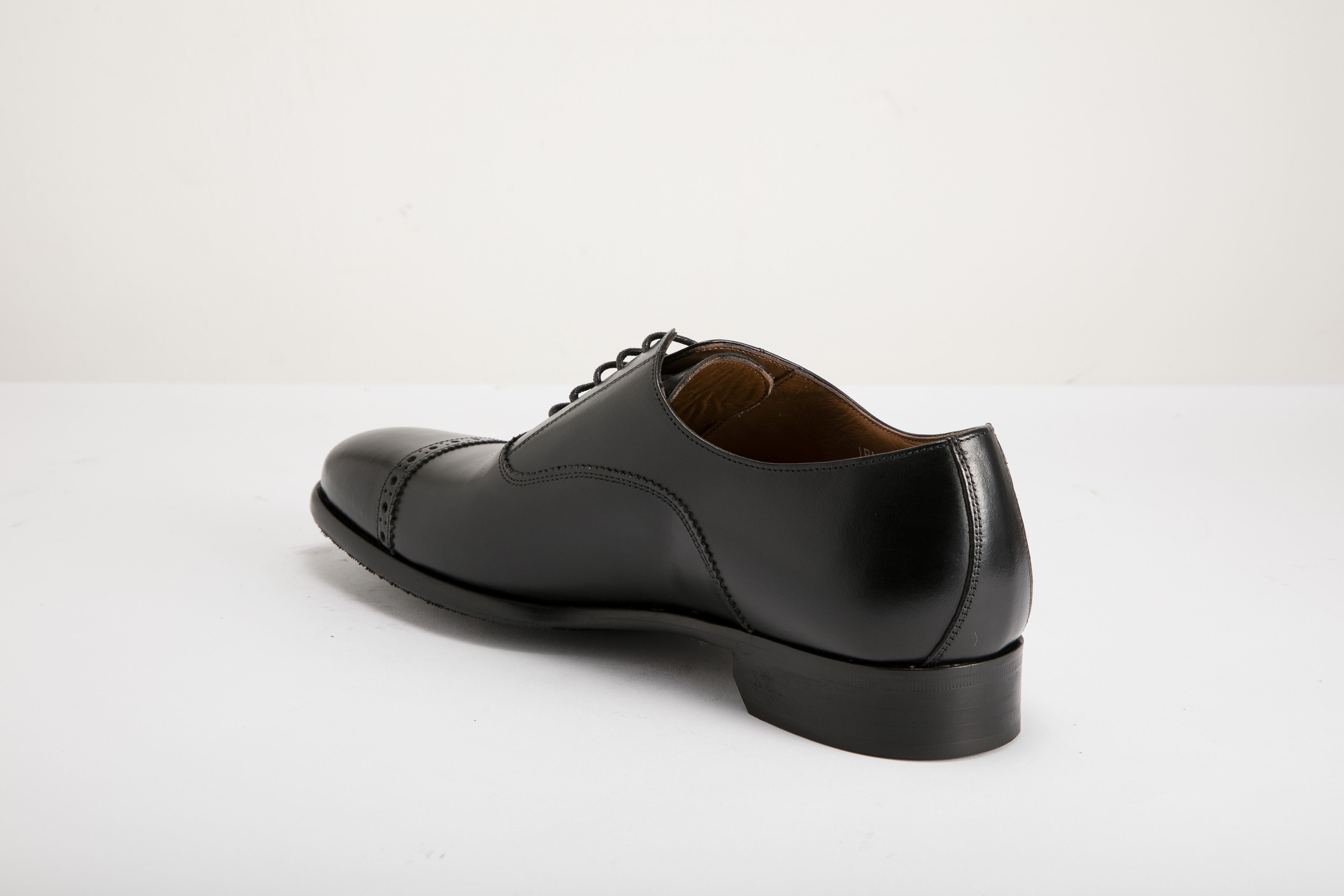 Bettaccini - 男裝雕花橫飾牛津鞋  IPNO-BK