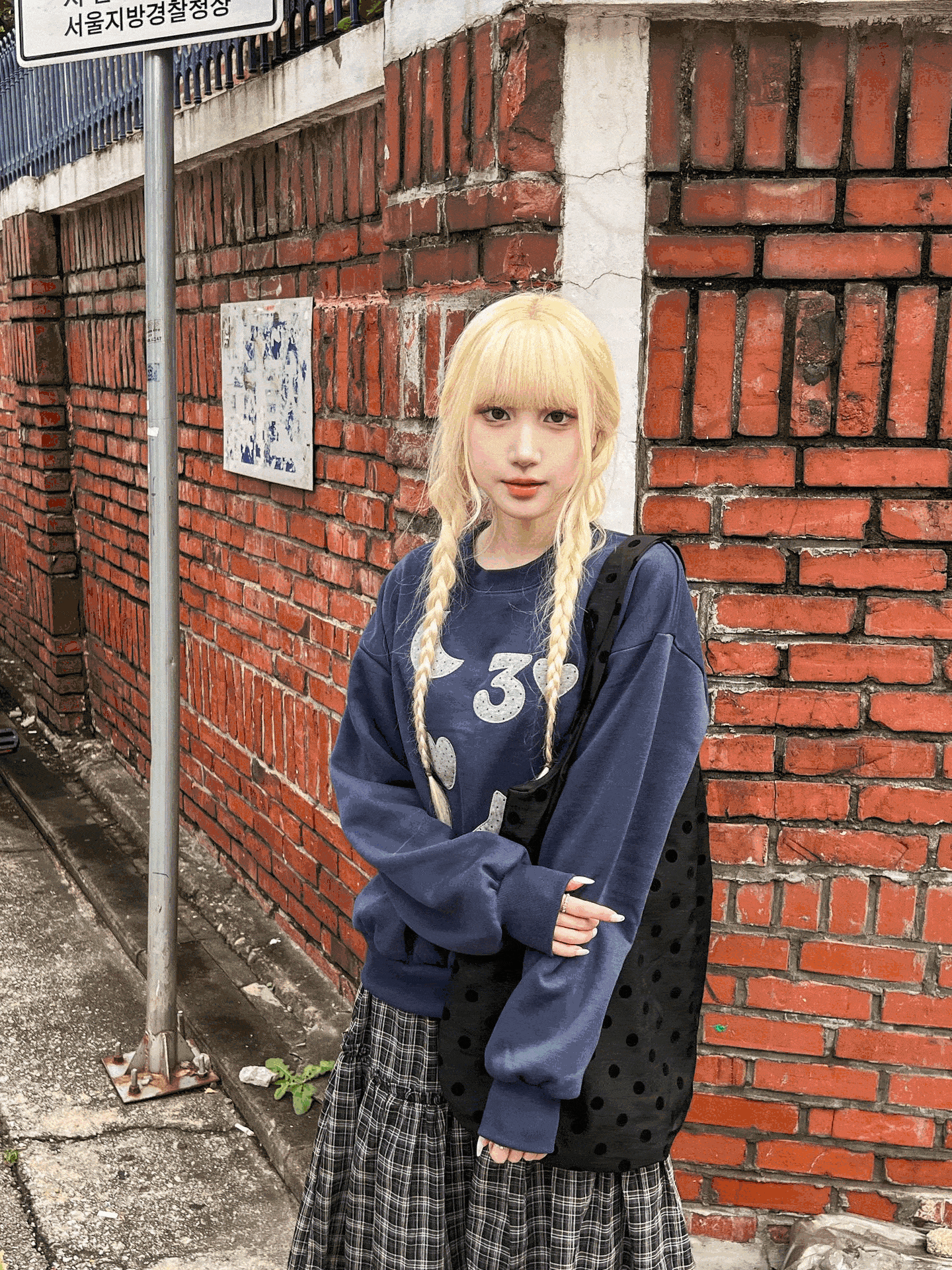 QQ Stickers Sweater〈🇰🇷DAY 2〉