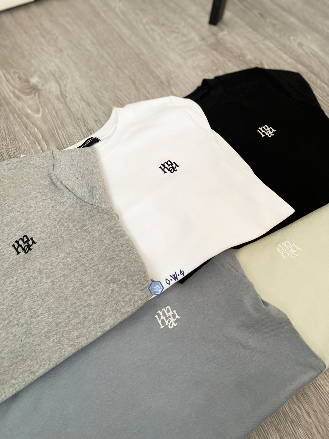 【OWN】MUAHMUAH 薄長袖 內搭 素TEE 長袖 上衣 圓領 女生 單一尺寸 黑 白 灰 藍 薄荷