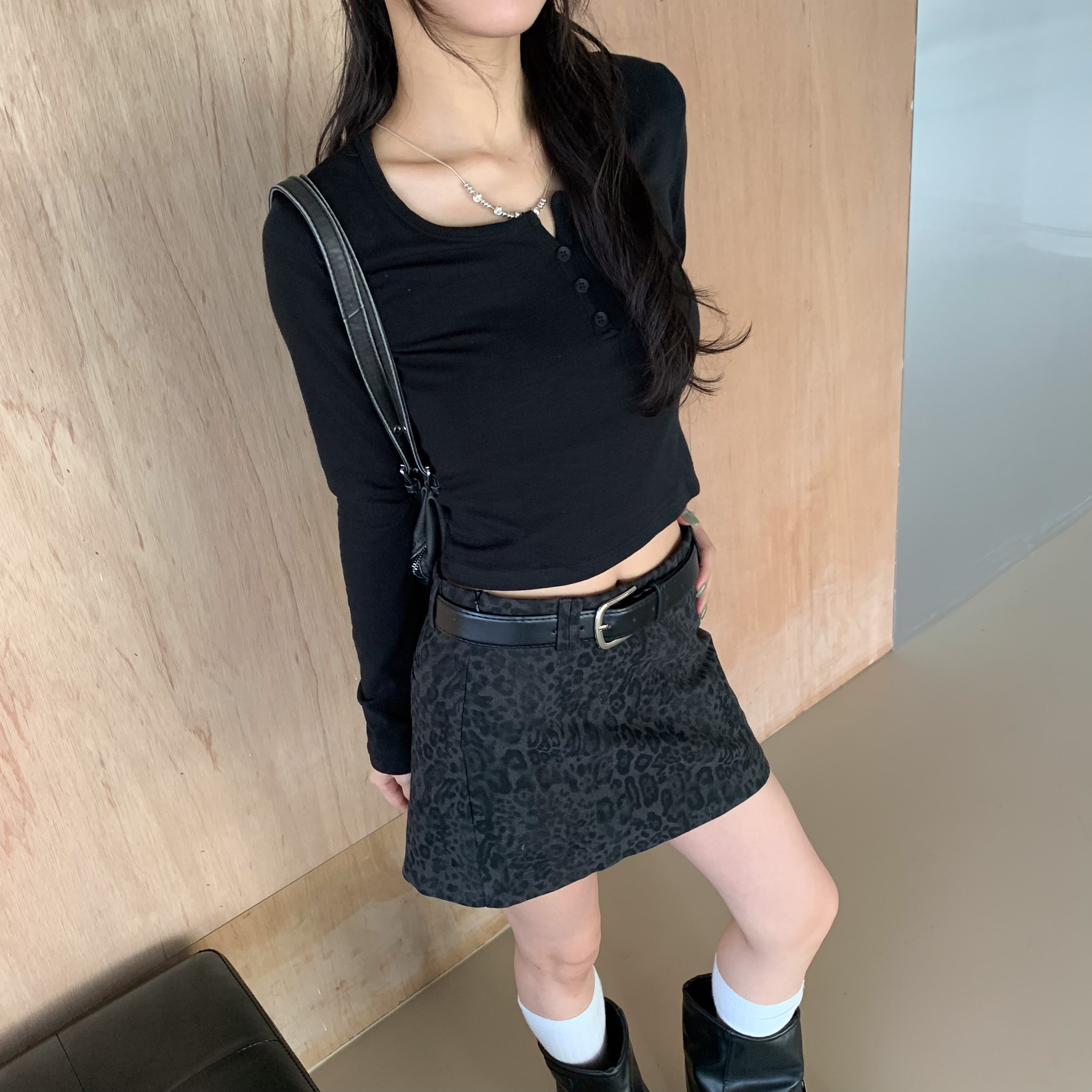 ISA_辣妹小心機 (顯瘦!)單排釦造型修身上衣_59052