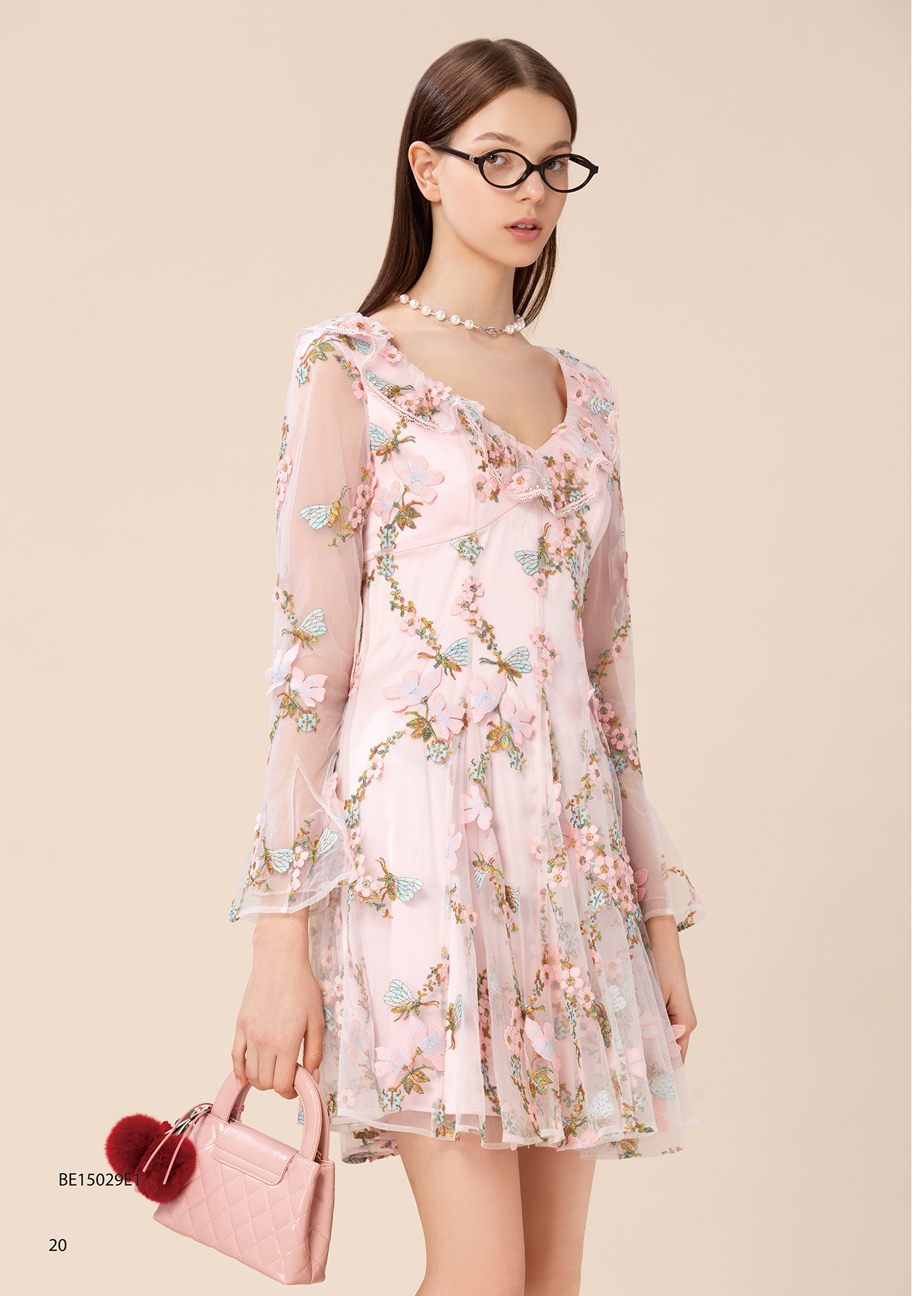 BE15029E1 藝術館之旅玫瑰蝴蝶刺繡V領洋裝