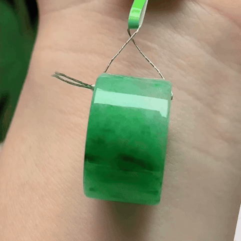 104328 翡翠飄綠水潤飄綠路路通