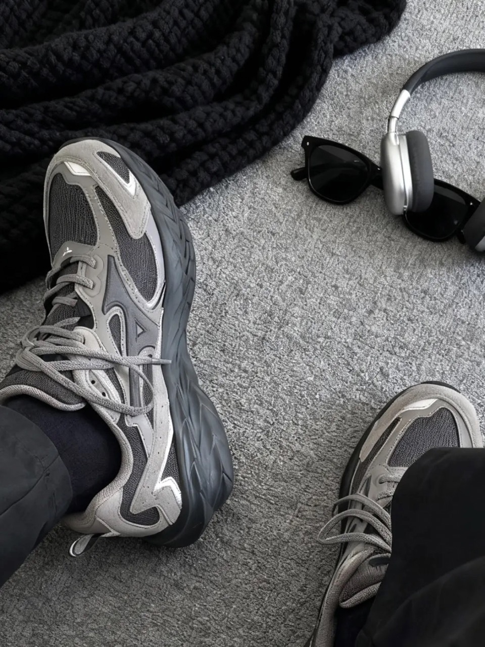 MIZUNO ASTRO LS 芝麻灰黑 灰咖 緩震 機能性 低飽和 復古 增高 厚底 男女鞋 D1GH252102 / 預購