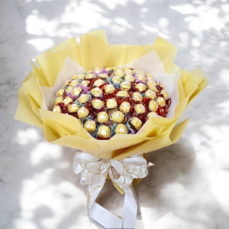 100支金莎花束,杏色包裝,大理石陽光,可抽取分享花束,100-piece Ferrero Rocher bouquet, apricot packaging, marble sunshine, drawable sharing bouquet