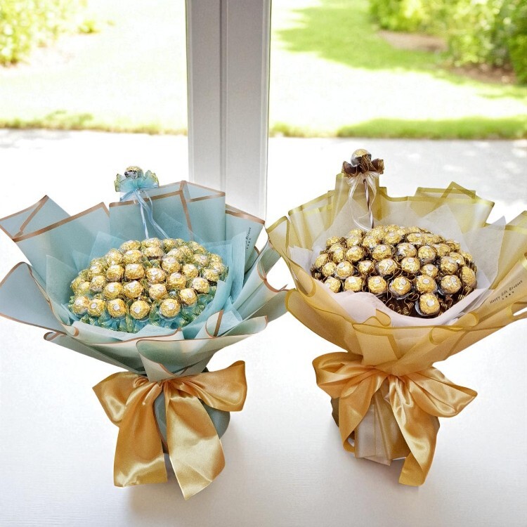 60支金莎花束,杏色淺藍色包裝,窗戶陽光,可抽取分享花束,60-piece Ferrero Rocher bouquet, apricot packaging, marble sunshine, drawable sharing bouquet