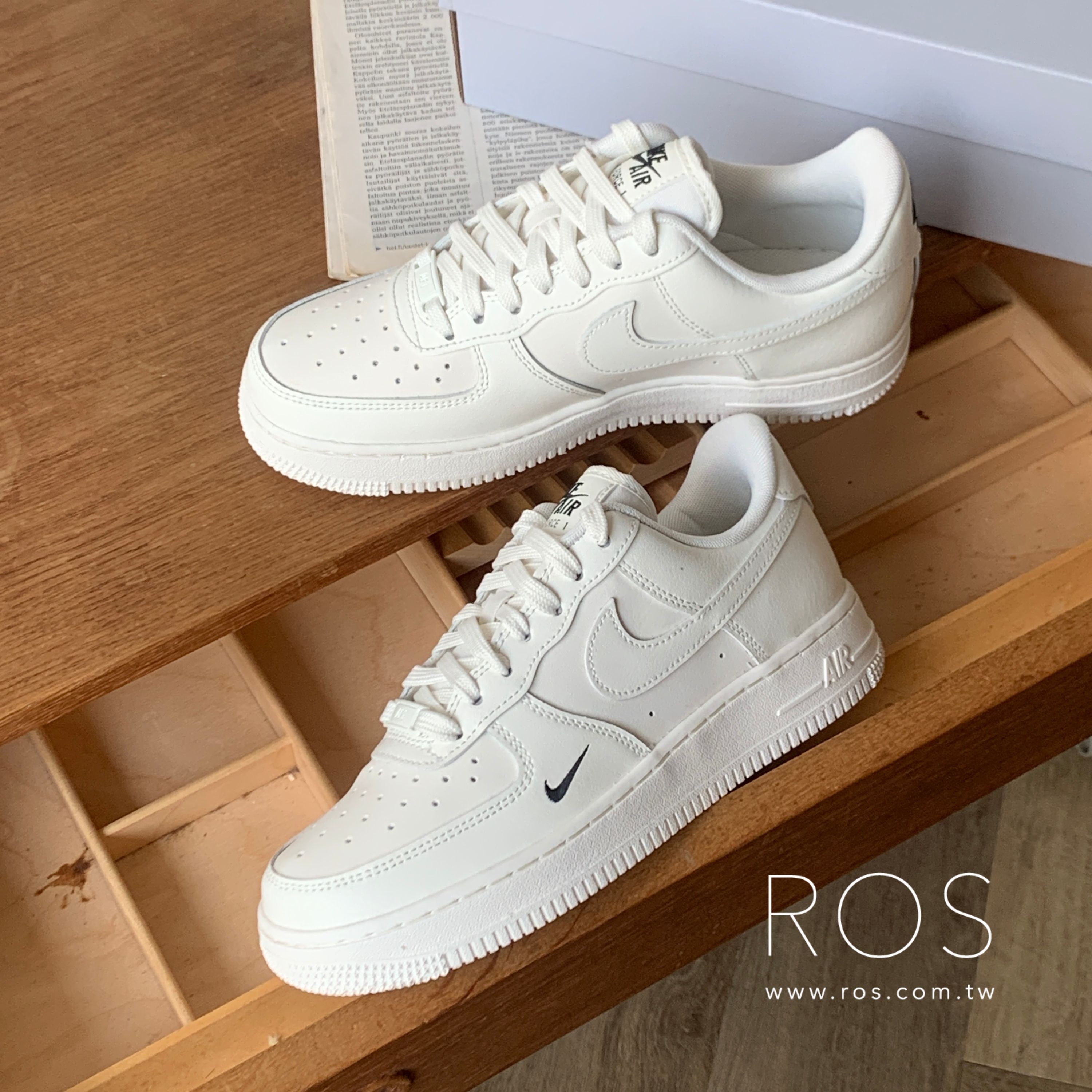 Nike Air Force 1 奶白刺繡小勾