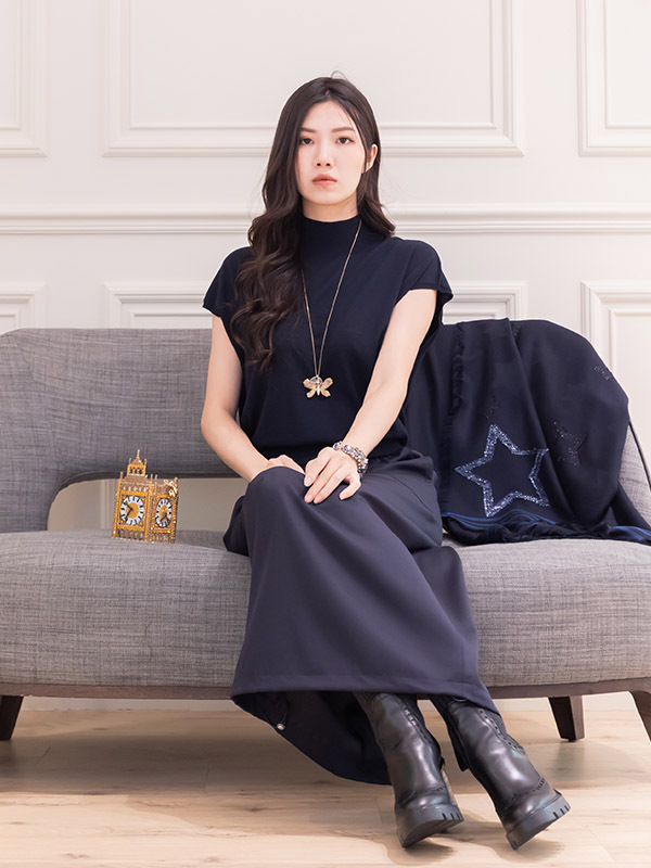 LORENA 立領落肩針織上衣(深藍)