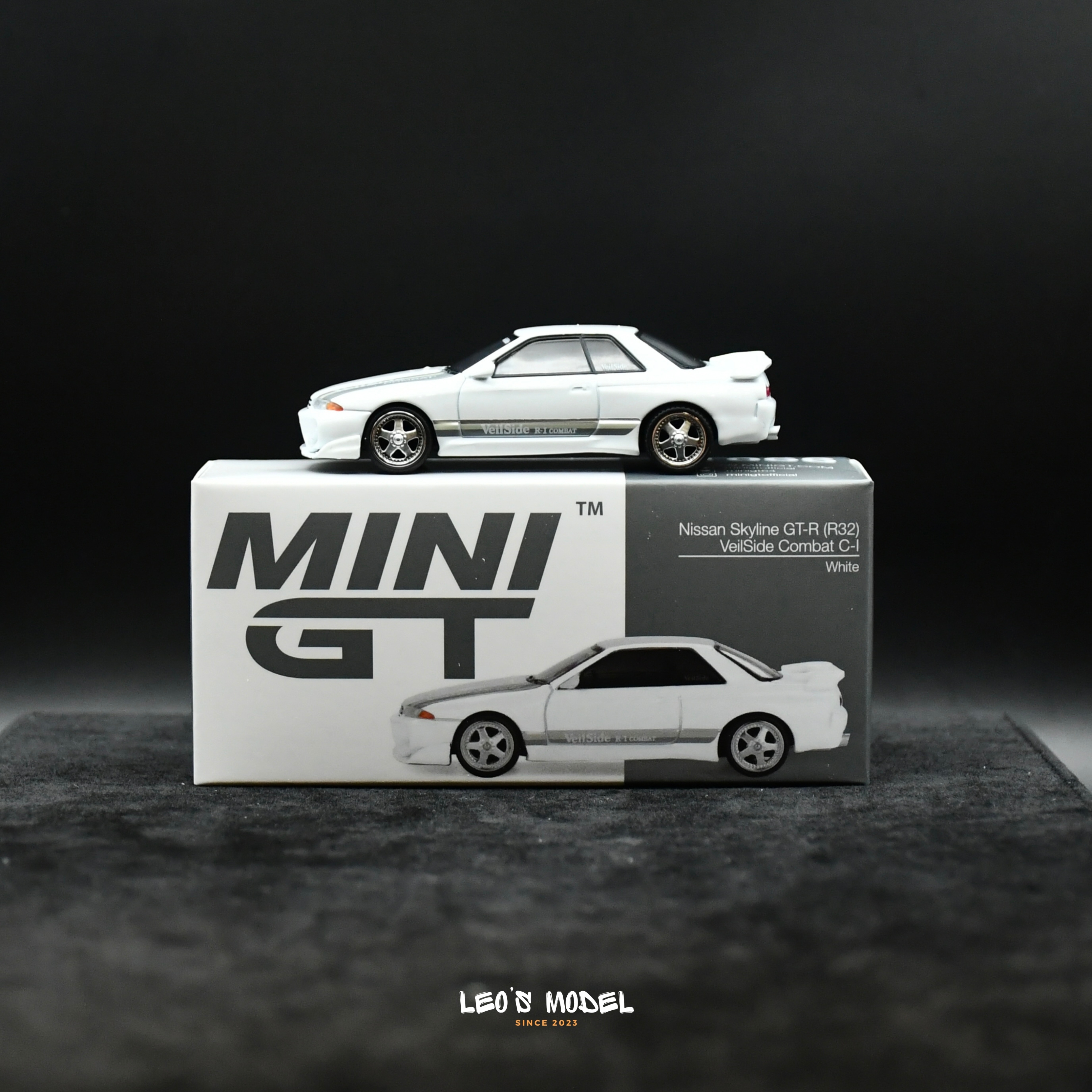 MINI GT 1066 Nissan Skyline GT-R (R32) VeilSide Combat C-I White