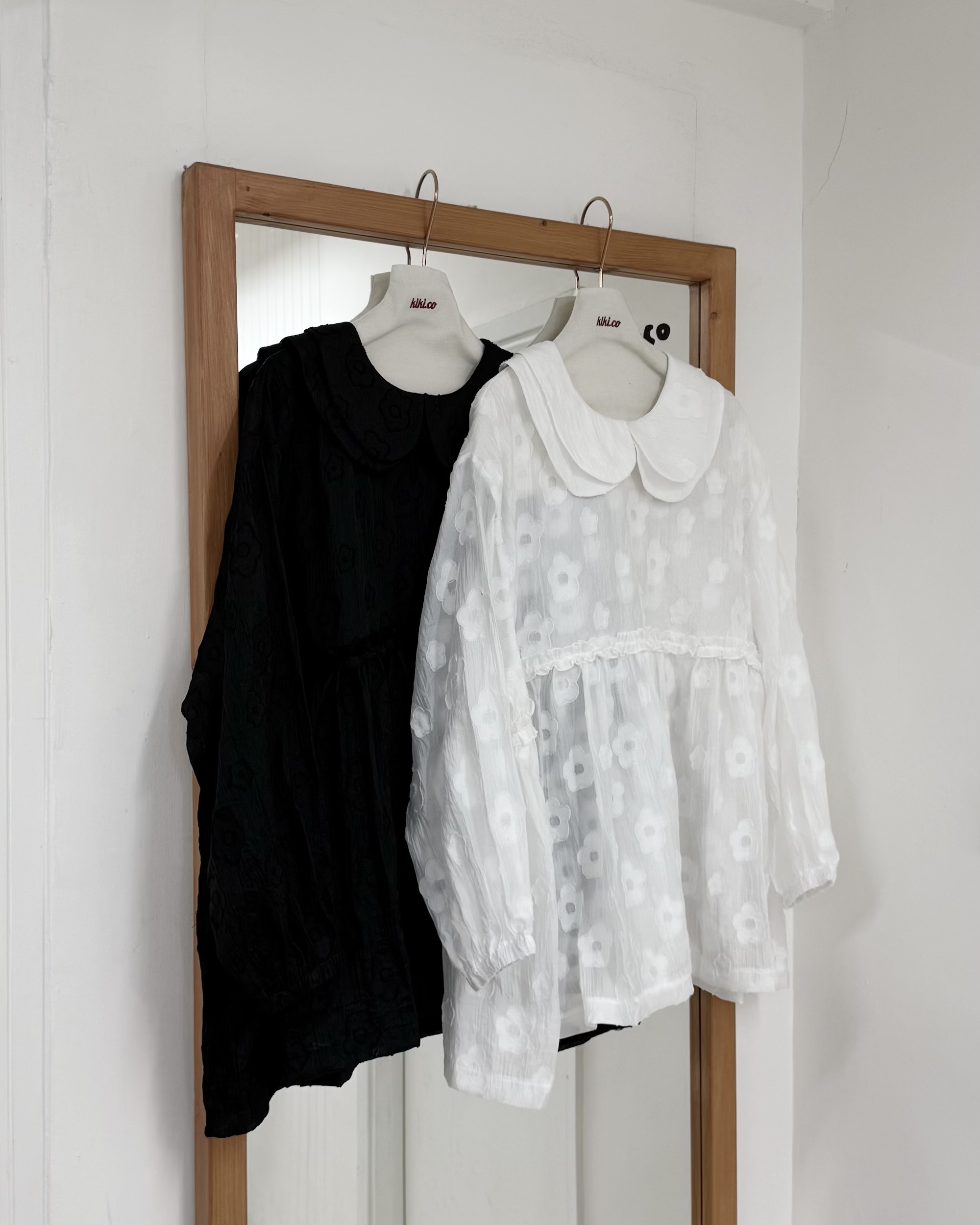 雙層娃娃領刺繡花闊版上衣